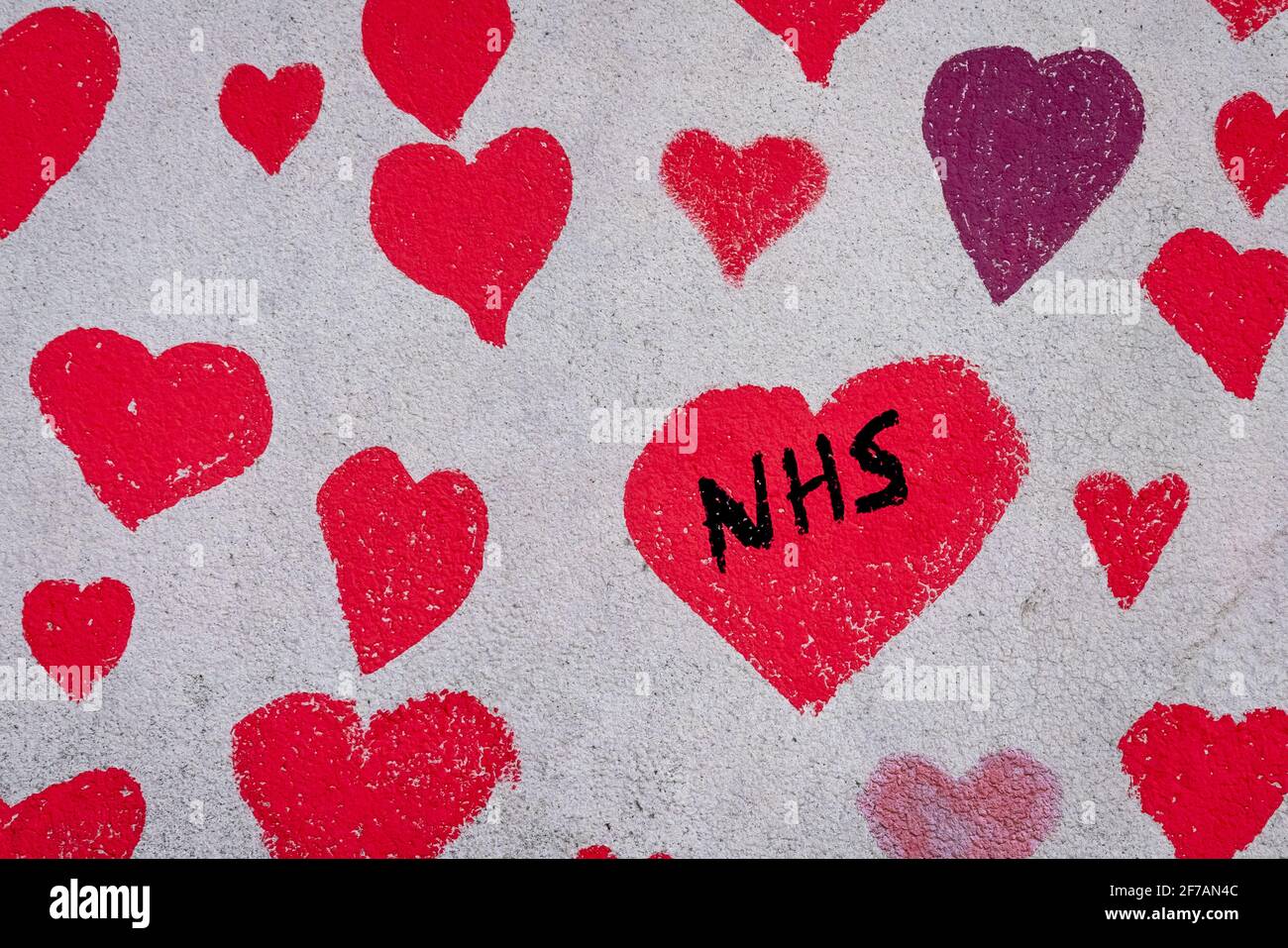 Coronavirus: National Covid Memorial Wall of Hearts, Westminster, Londra, Regno Unito. Foto Stock