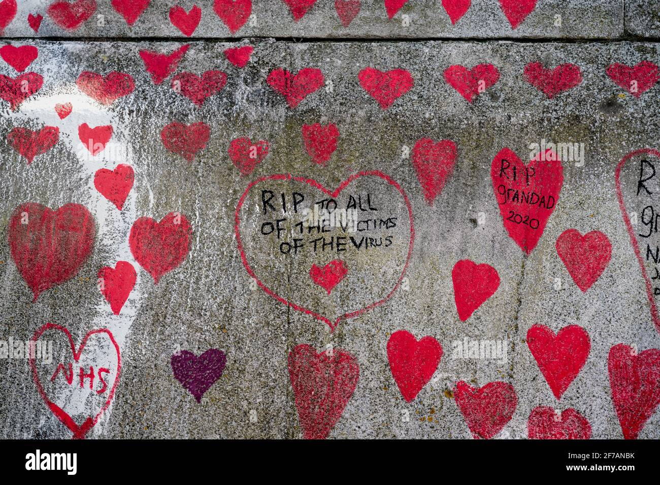 Coronavirus: National Covid Memorial Wall of Hearts, Westminster, Londra, Regno Unito. Foto Stock