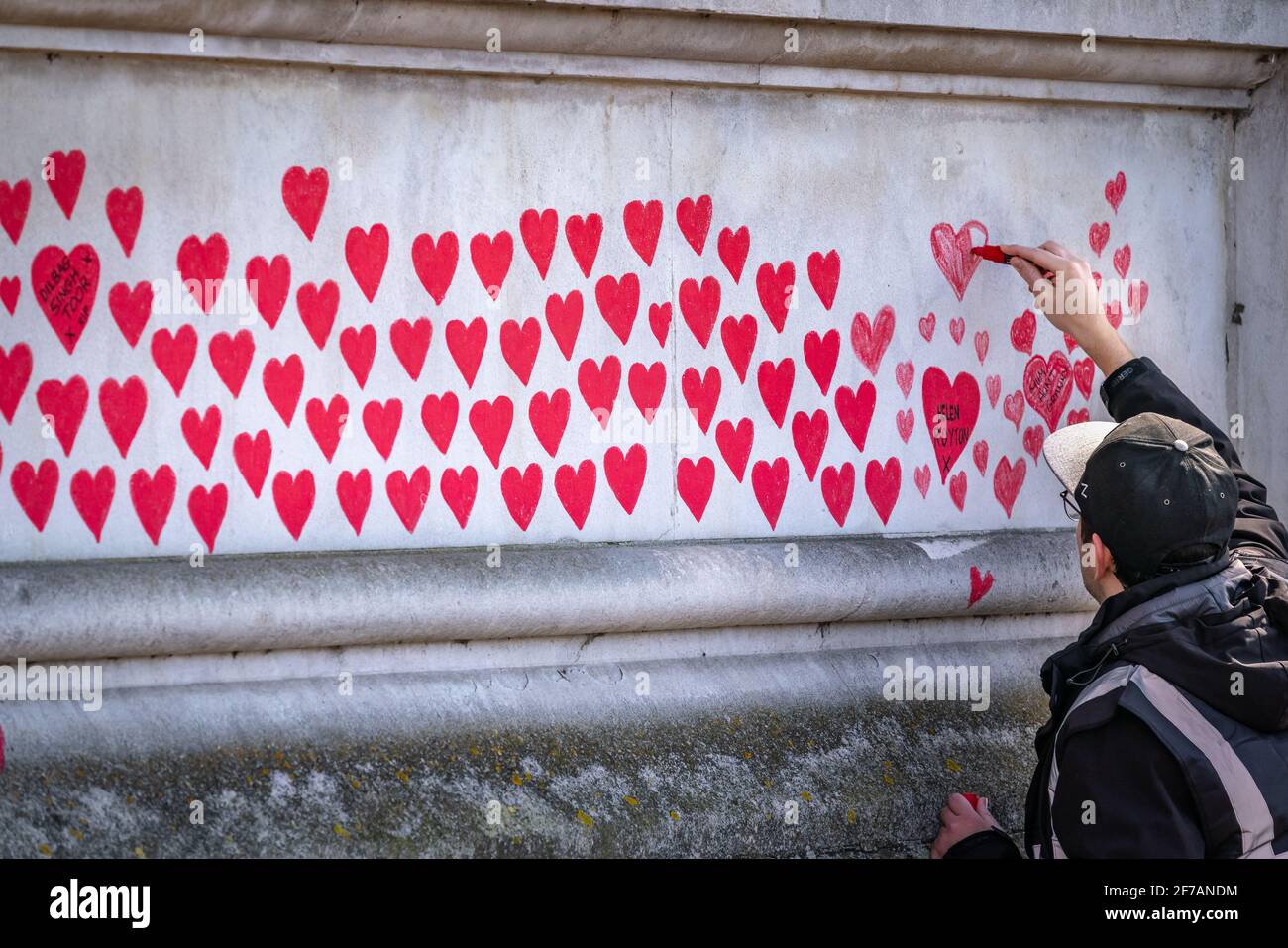 Coronavirus: National Covid Memorial Wall of Hearts, Westminster, Londra, Regno Unito. Foto Stock