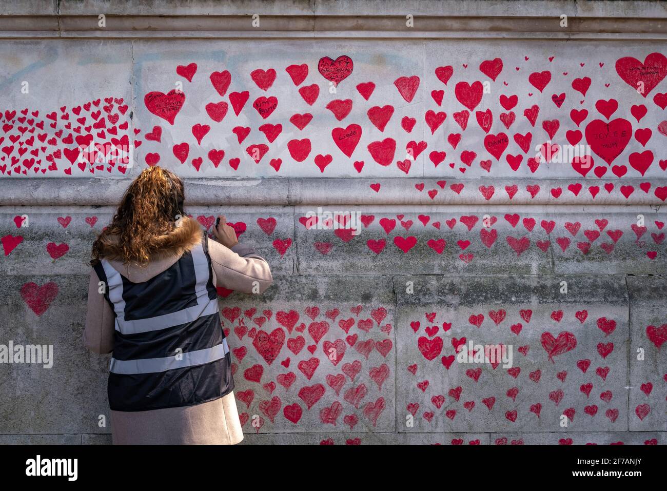 Coronavirus: National Covid Memorial Wall of Hearts, Westminster, Londra, Regno Unito. Foto Stock