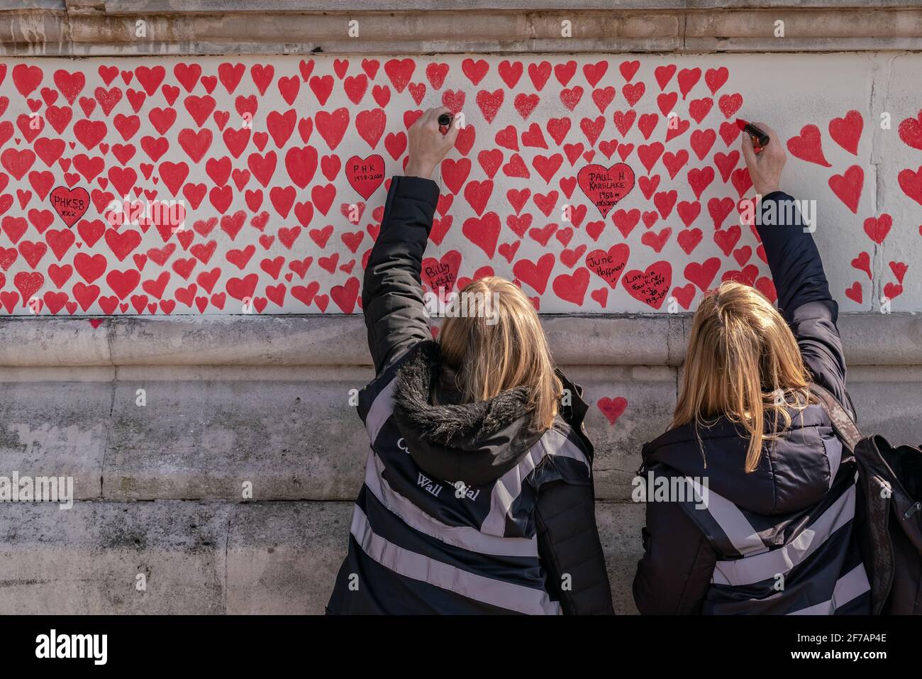 Coronavirus: National Covid Memorial Wall of Hearts, Westminster, Londra, Regno Unito. Foto Stock