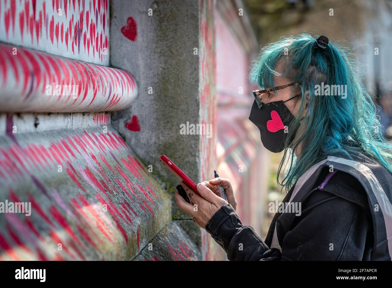 Coronavirus: National Covid Memorial Wall of Hearts, Westminster, Londra, Regno Unito. Foto Stock