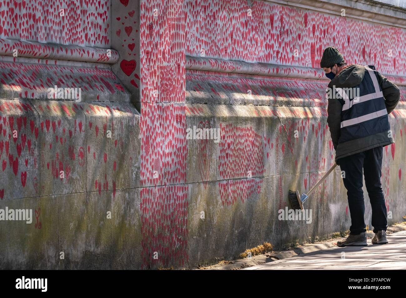 Coronavirus: National Covid Memorial Wall of Hearts, Westminster, Londra, Regno Unito. Foto Stock