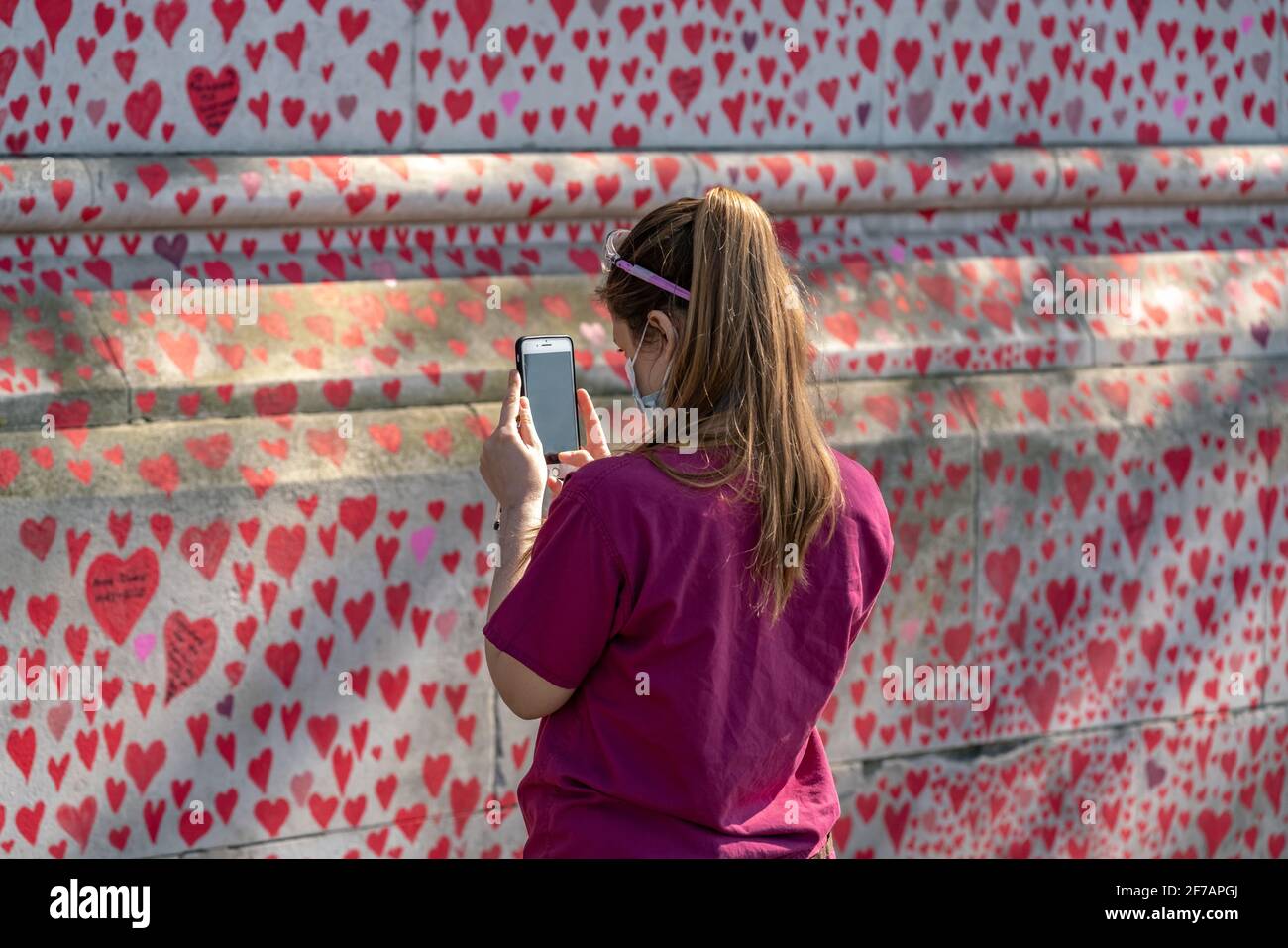Coronavirus: National Covid Memorial Wall of Hearts, Westminster, Londra, Regno Unito. Foto Stock