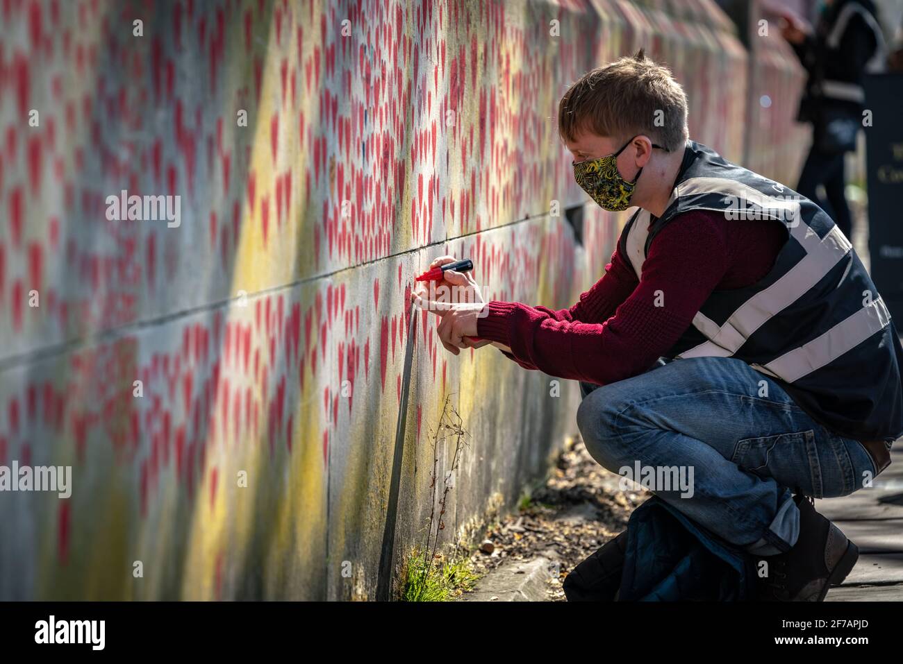 Coronavirus: National Covid Memorial Wall of Hearts, Westminster, Londra, Regno Unito. Foto Stock