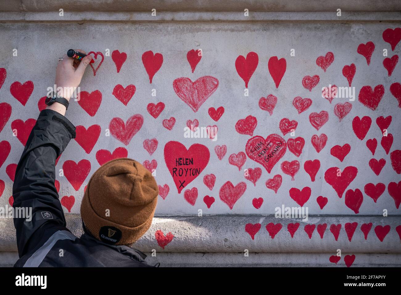 Coronavirus: National Covid Memorial Wall of Hearts, Westminster, Londra, Regno Unito. Foto Stock