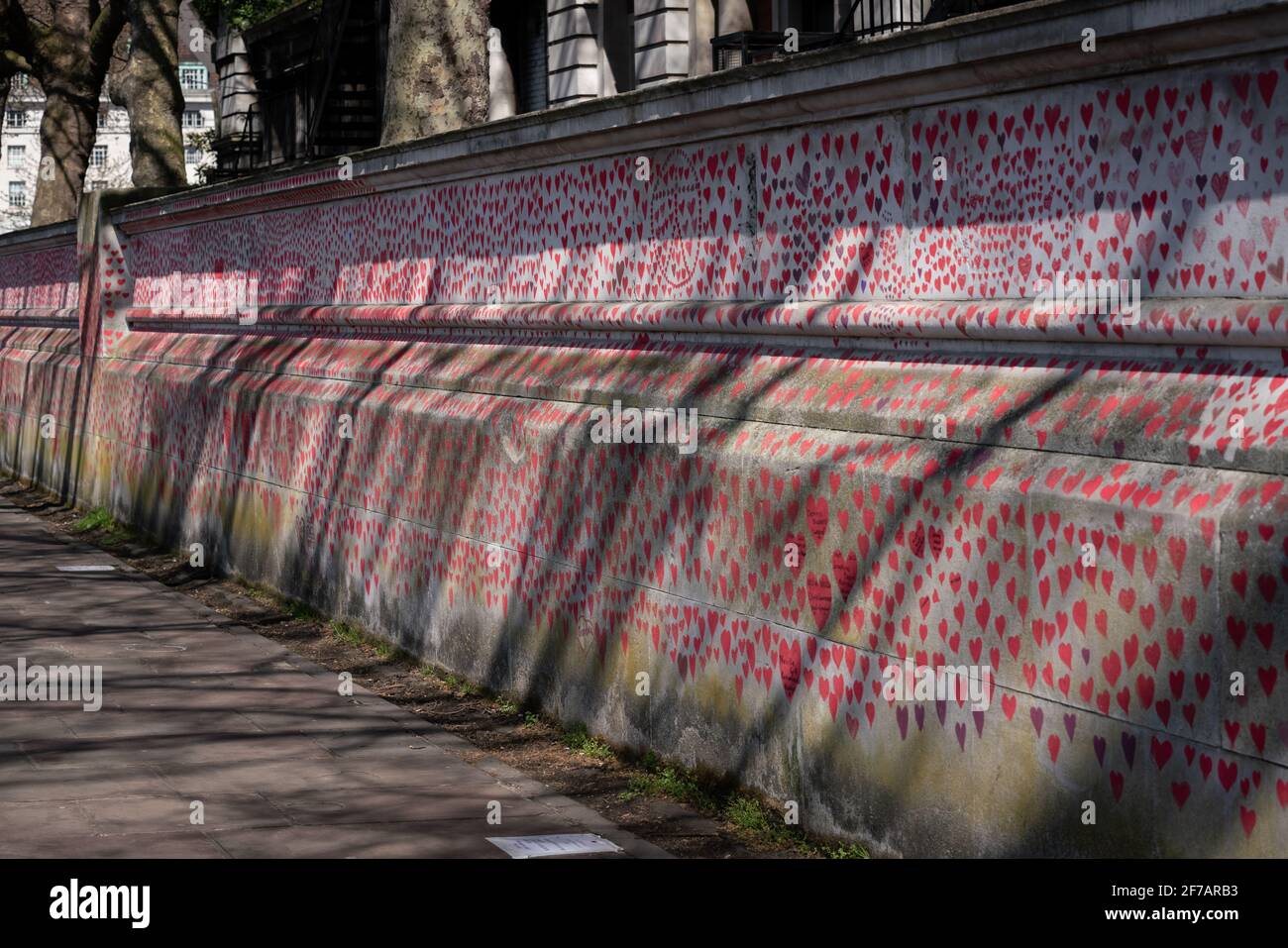 Coronavirus: National Covid Memorial Wall of Hearts, Westminster, Londra, Regno Unito. Foto Stock