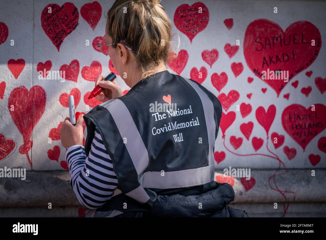 Coronavirus: National Covid Memorial Wall of Hearts, Westminster, Londra, Regno Unito. Foto Stock