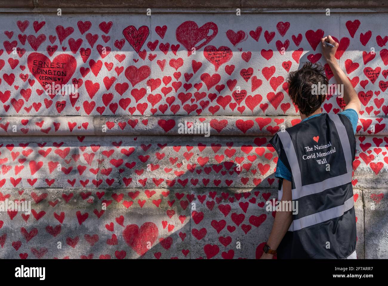 Coronavirus: National Covid Memorial Wall of Hearts, Westminster, Londra, Regno Unito. Foto Stock