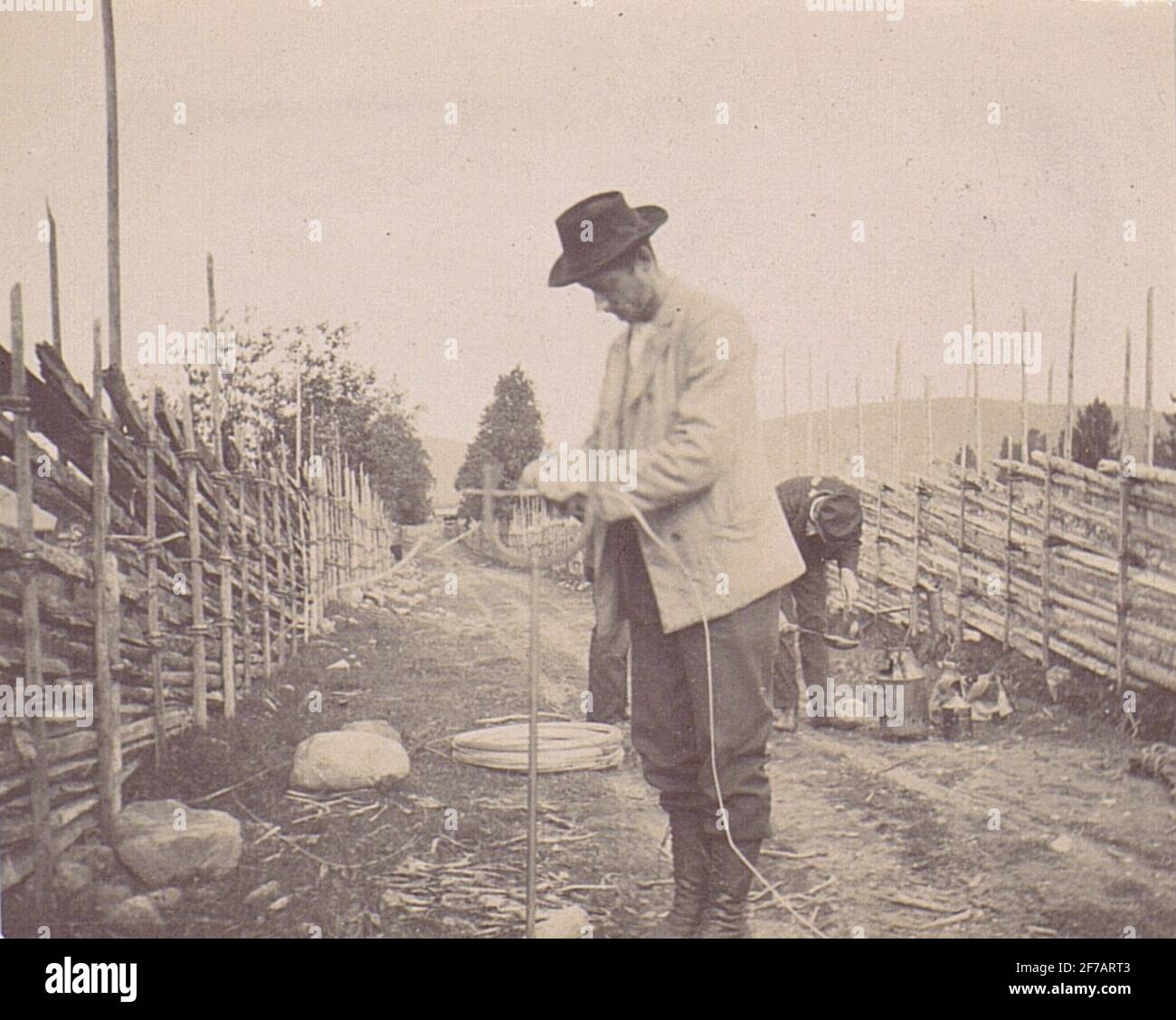 Reti telefoniche e motivi naturali da Norrland omm. 1900. Lavori in linea. Foto Stock