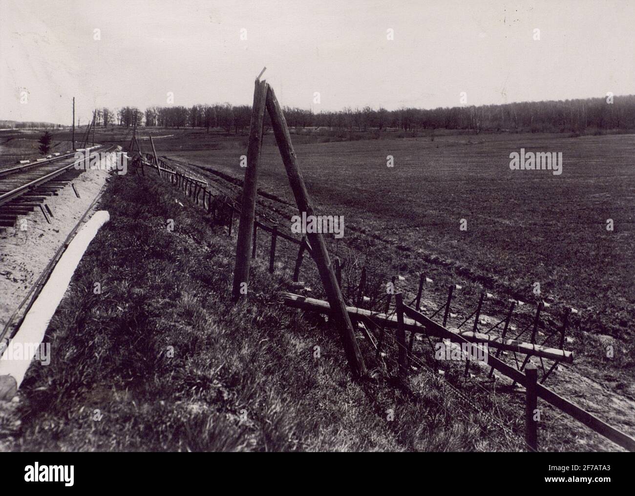 Le debolezze della rete aerea sono evidenziate da questa immagine, ripresa il 15 maggio 1915 dopo la grave tempesta di neve di Wen, che ha infestato Västergötland e parti di Småland e Östergötland. Questa immagine proviene dalla linea Jönköping - Forserum. Foto Stock