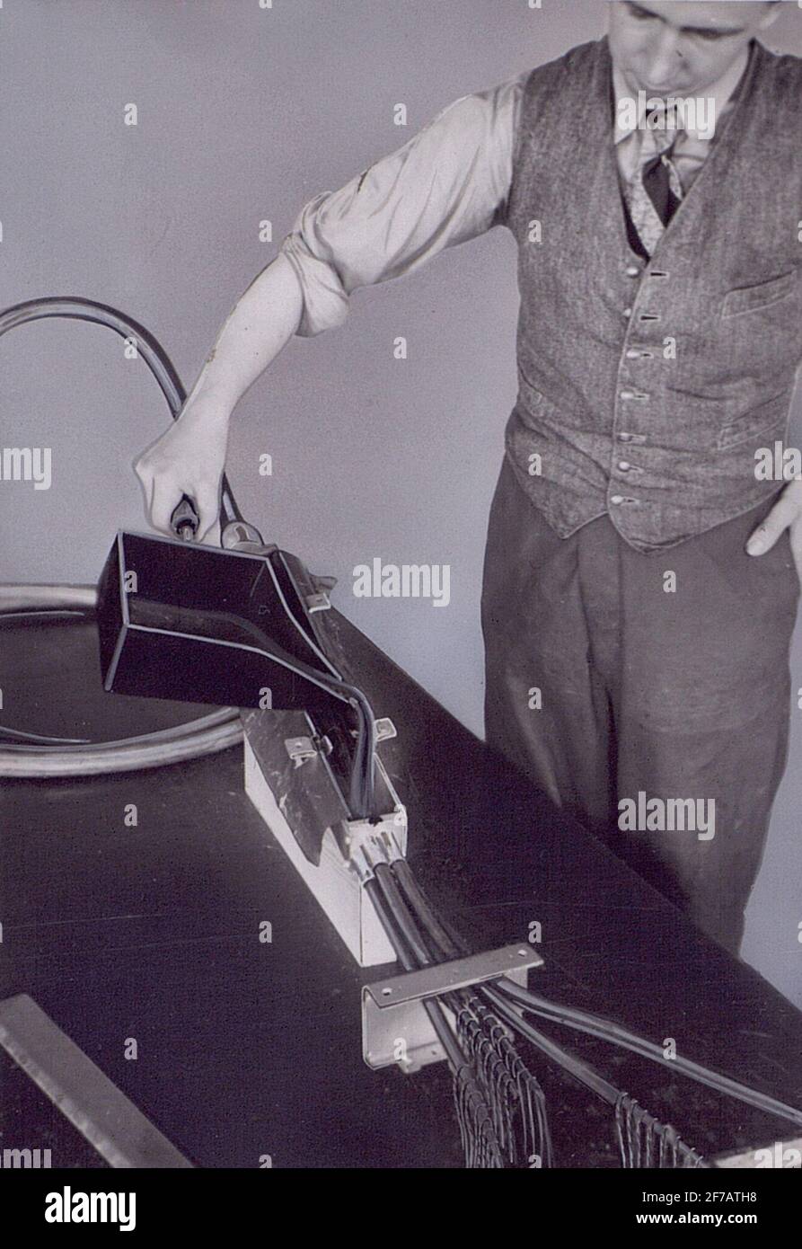 Ingranaggio di montaggio: L'estremità superiore della scatola deve essere sigillata anche con la massa isolante. Foto Stock