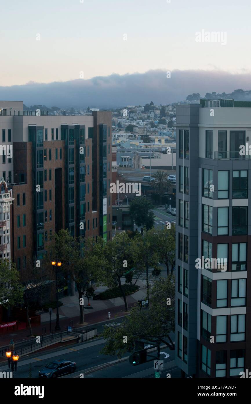 Le strade di San Francisco, California, USA offrono un po' per tutti. Foto Stock