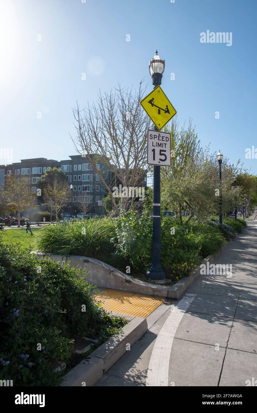 Le strade di San Francisco, California, USA offrono un po' per tutti. Foto Stock