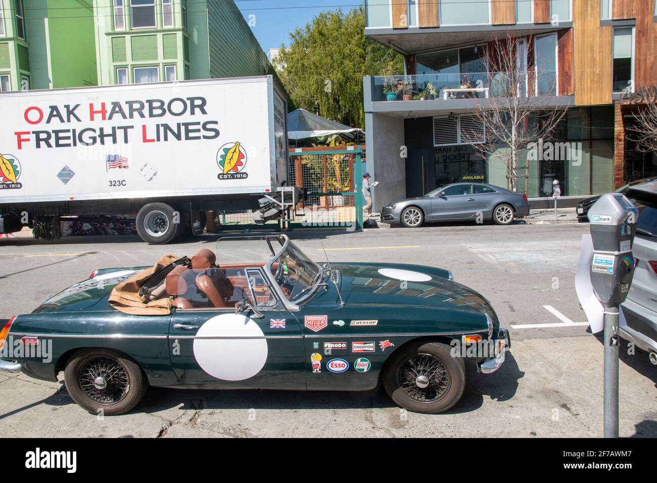 Le strade di San Francisco, California, USA offrono un po' per tutti. Foto Stock