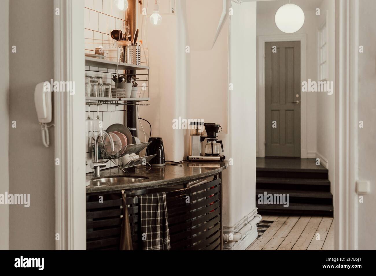 Vista sulla cucina da ufficio Foto Stock