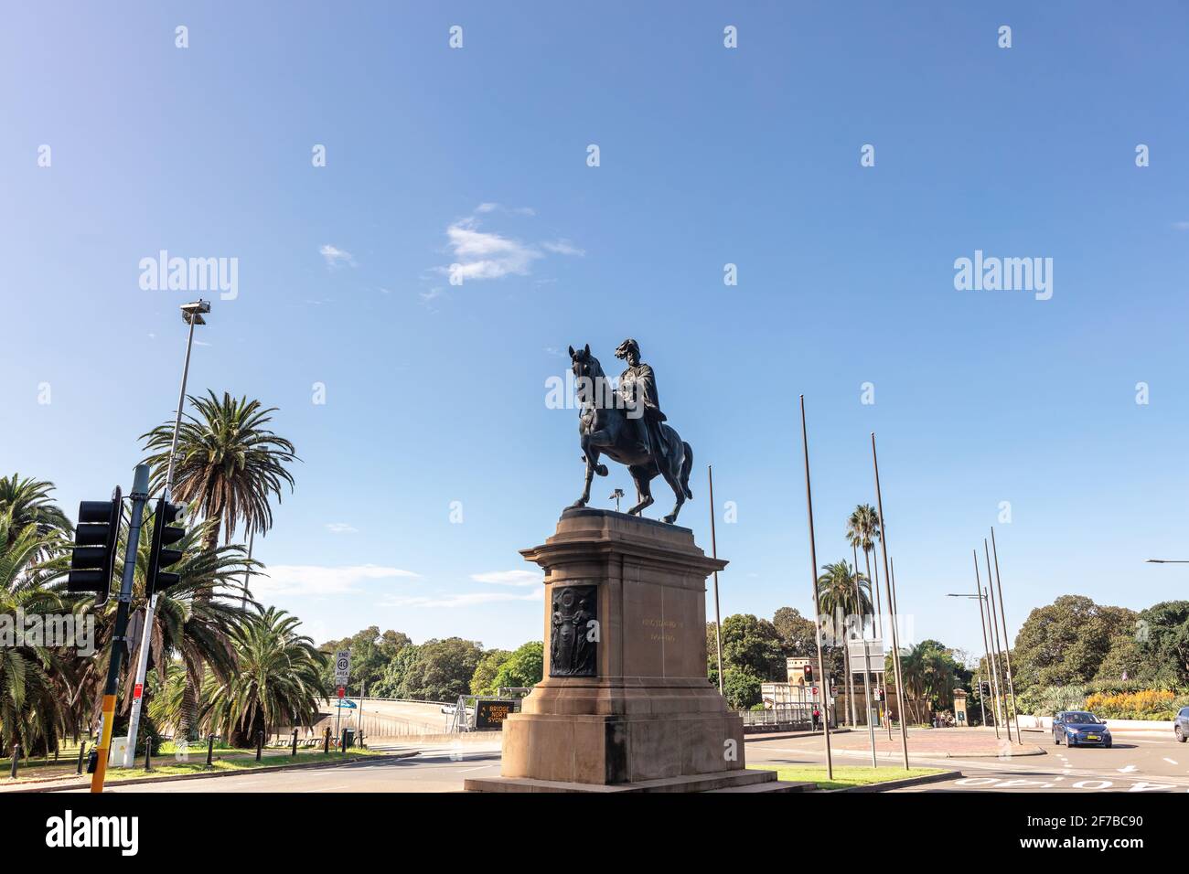 La grande statua equestre in bronzo di Thomas Brock sul piedistallo trachitico e la base commemora il Re Edoardo VII nel centro di Sydney. Australia. Foto Stock