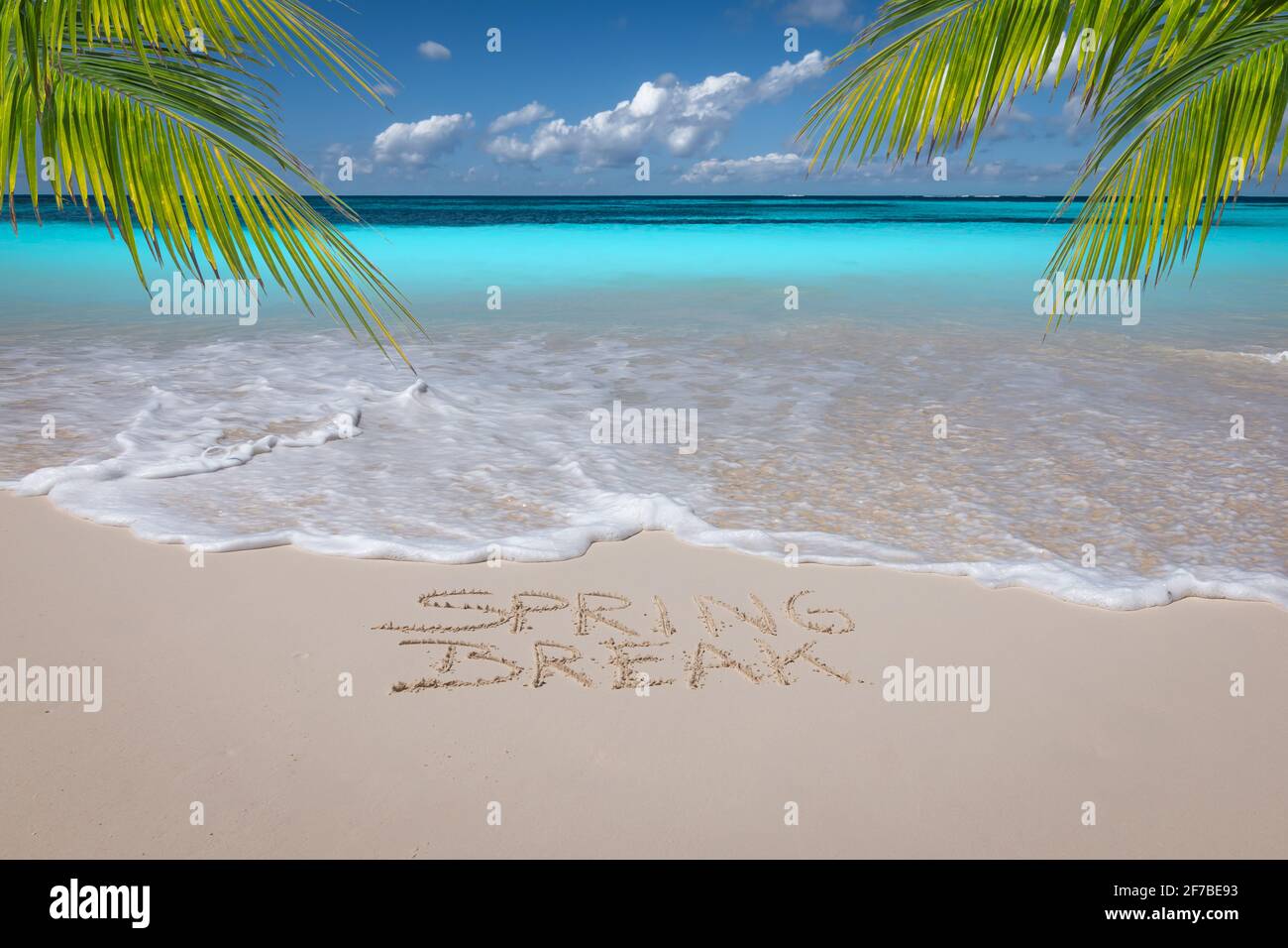 Spring Break scritto sulla spiaggia tropicale. Foto Stock