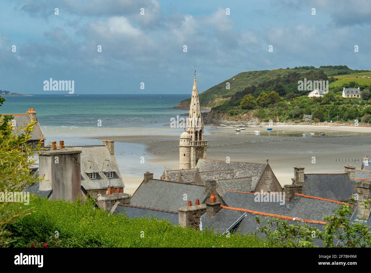 Storico villaggio Saint-Michel-en-greve, sulla costa della Bretagna, Francia. Foto Stock