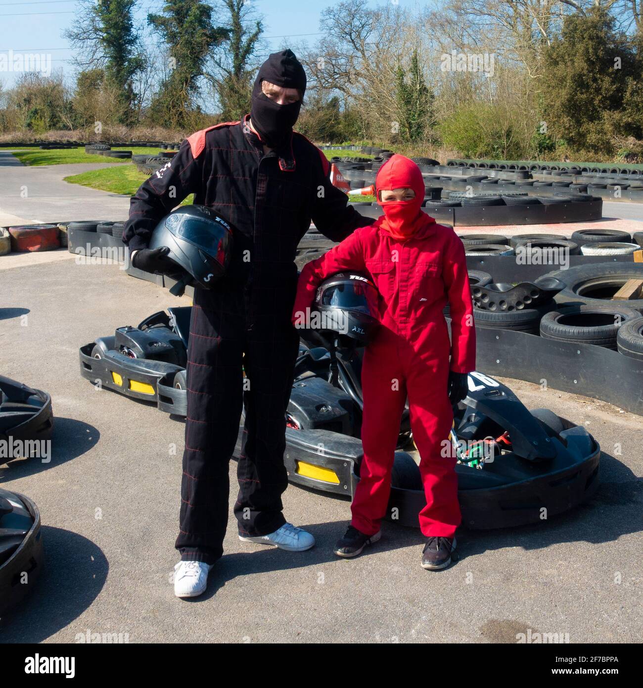 Padre e Figlio vanno a Karting Foto Stock