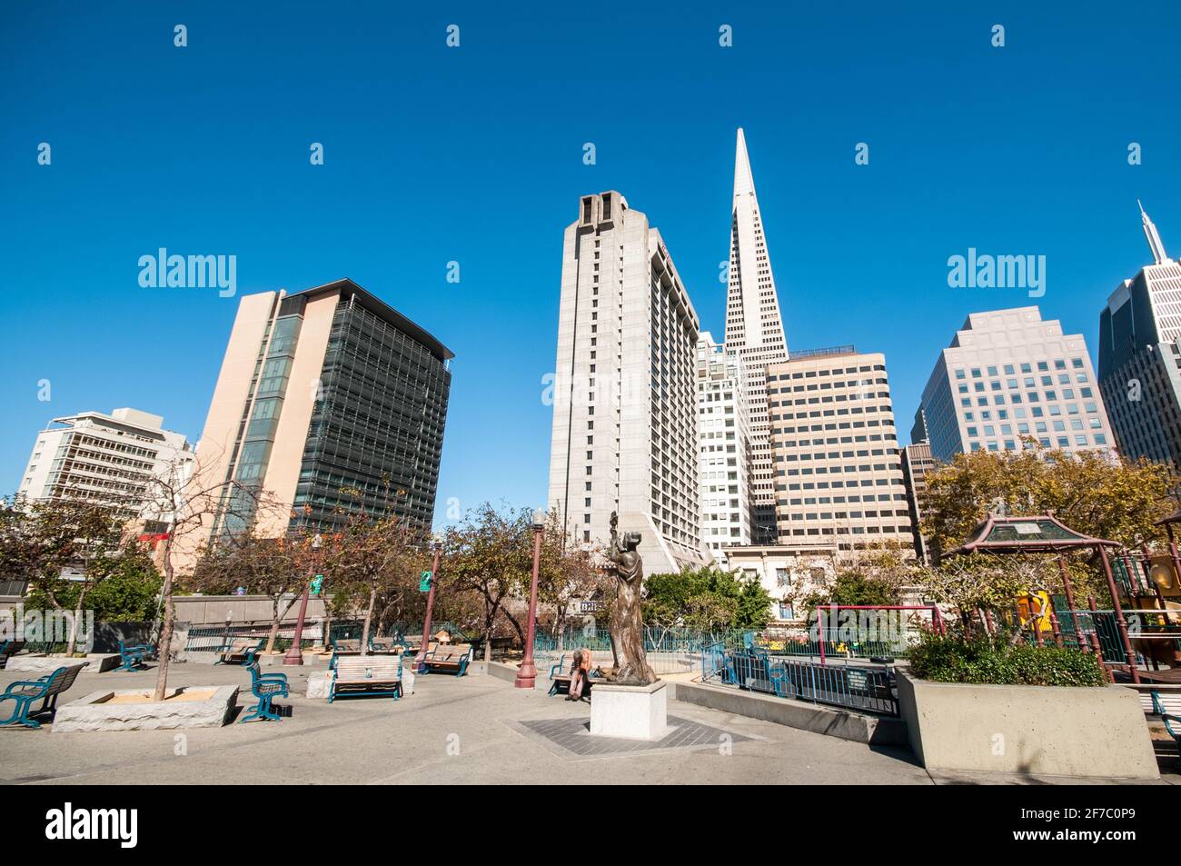 San Francisco è una città statunitense, la quarta in California per numero  di abitanti (dopo Los Angeles, San Diego e San Jose), con una popolazione  stimata di 884 363 abitanti nel 2017,