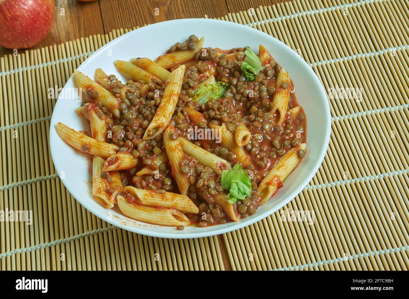 Minestra di lenticchie e pasta - Pasta e lenticchie umbre zuppa Foto Stock