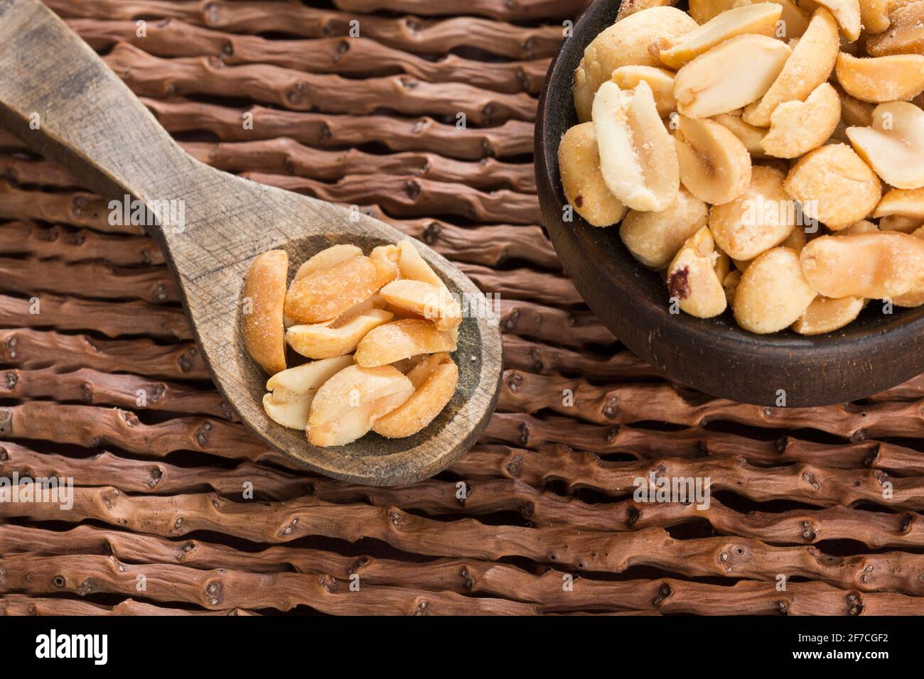 Le arachidi sono un alimento ricco di antiossidanti, fibre, vitamine e minerali Foto Stock