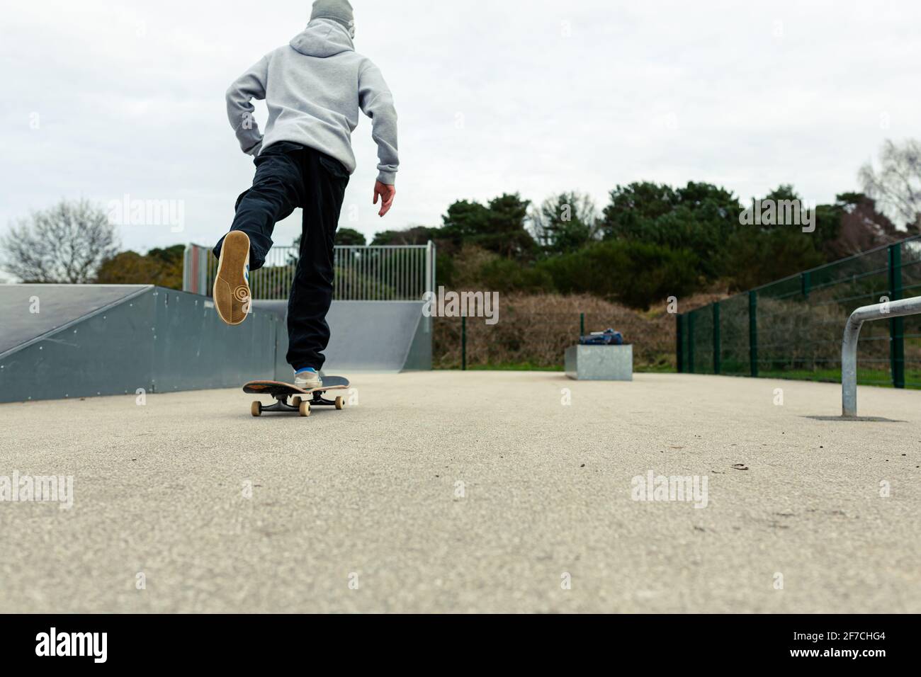 Pratica di skateboard concetto di stile di vita attivo di Skatepark Extreme Sports Freestyle Foto Stock