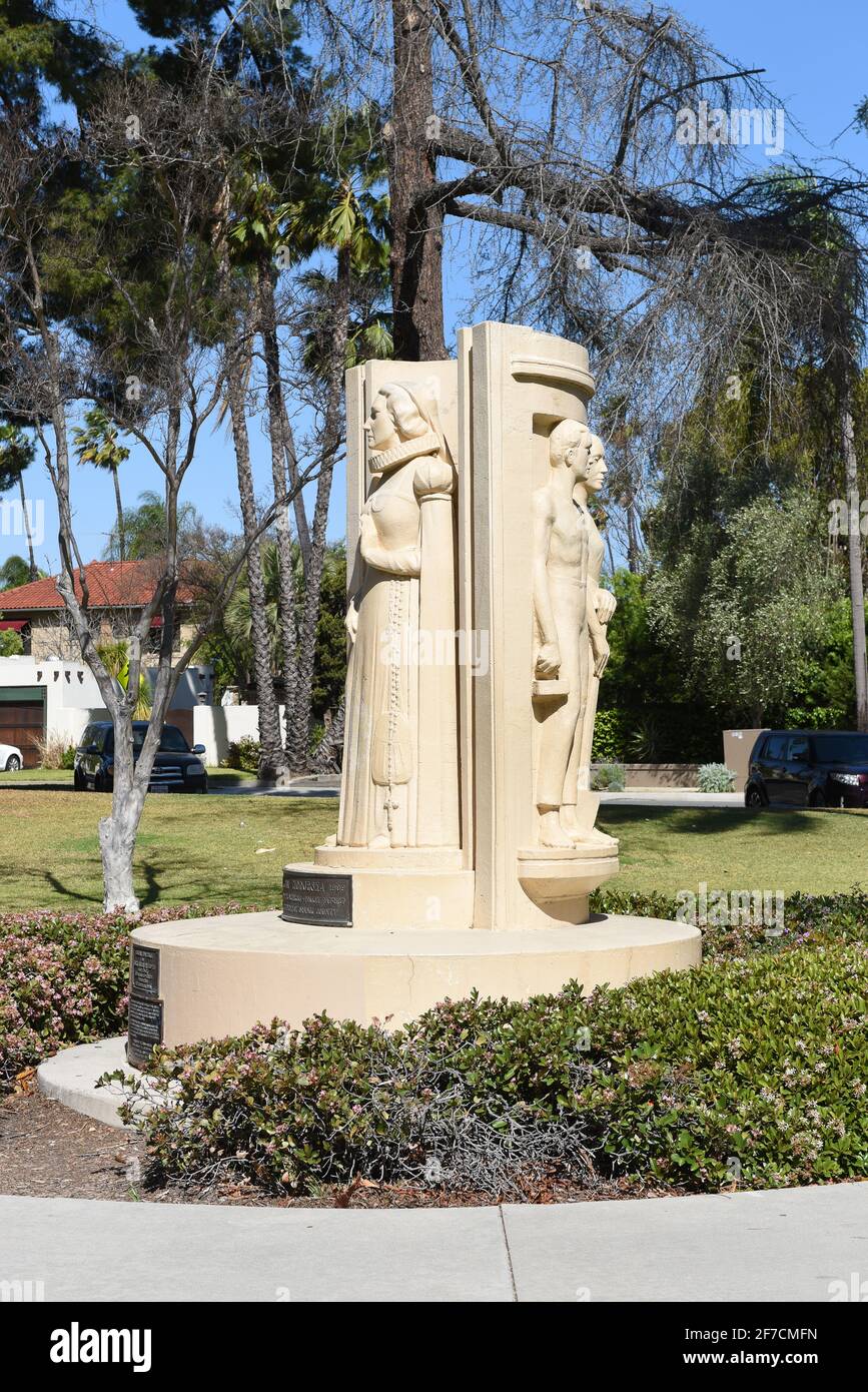 ANAHEIM, CALIFORNIA - 31 MAR 2021: Pearson Park Monument to Helena Modjeska una attrice polacca che emigrò ad Anaheim nel 1876. Foto Stock