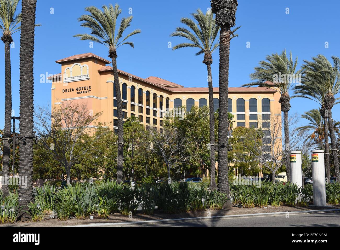 GARDEN GROVE, CALIFORNIA - 31 MAR 2021: Delta Hotels Marriot on Harbour Boulevard nell'area di Anaheim Resort. Foto Stock