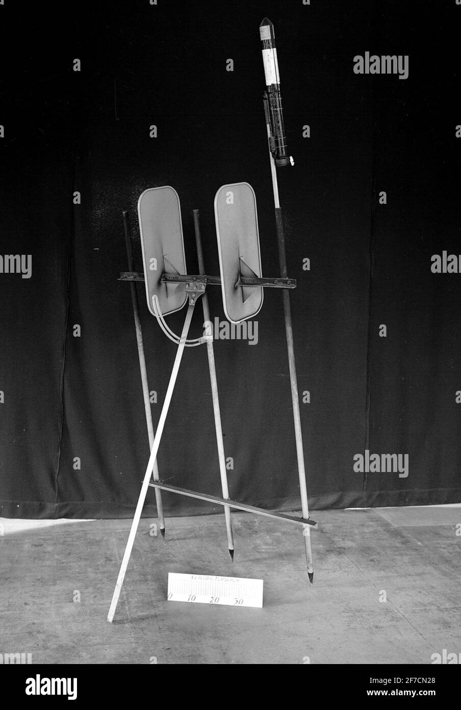 Supporto per i razzi di segnale, 1935 motivo: Supporto per i razzi di segnale. Foto Stock