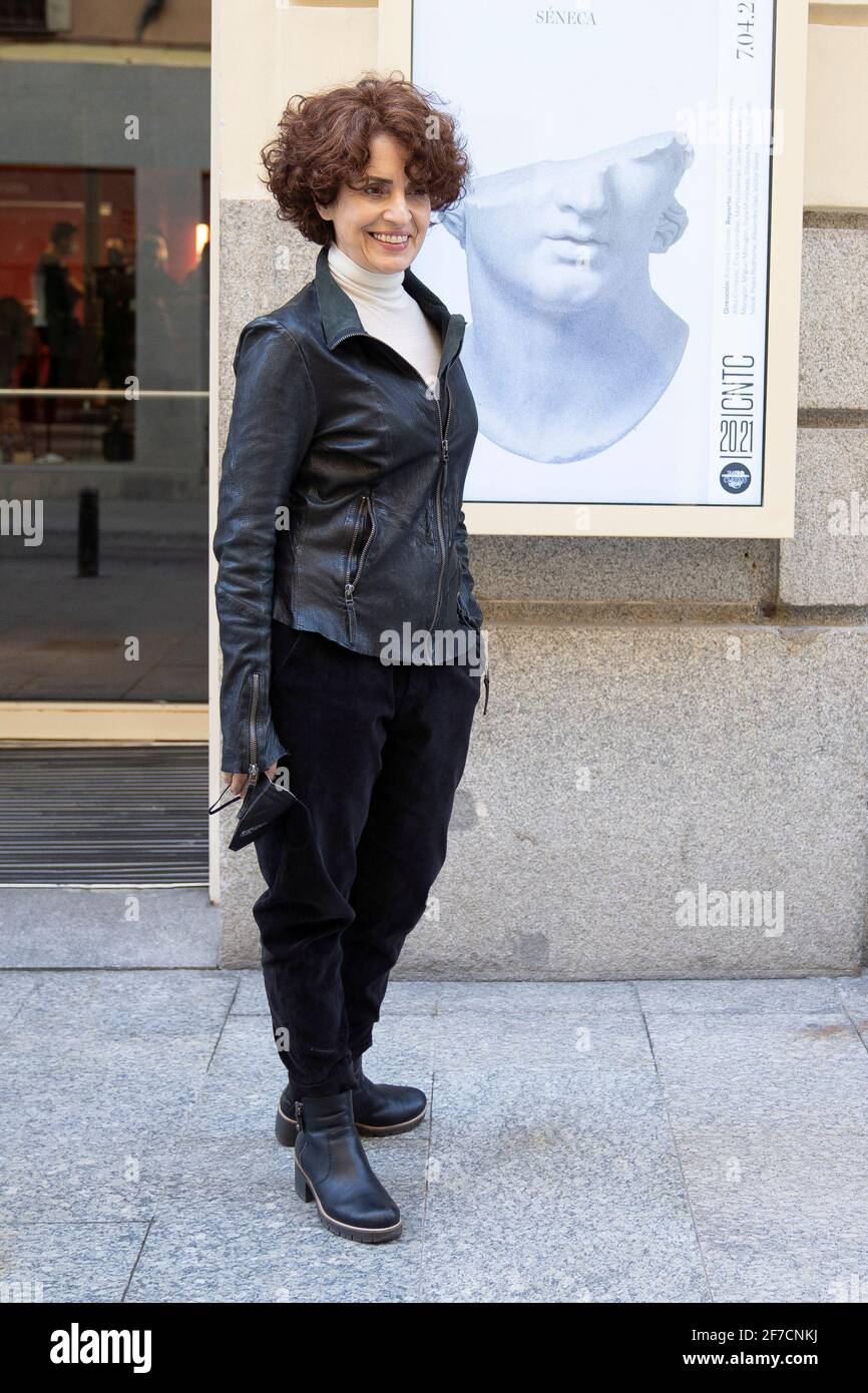 Madrid, Spagna. 06 Aprile 2021. Adriana Ozores si propone per una foto durante la presentazione delle "Troyanas" al Teatro de la Comedia di Madrid. Credit: SOPA Images Limited/Alamy Live News Foto Stock