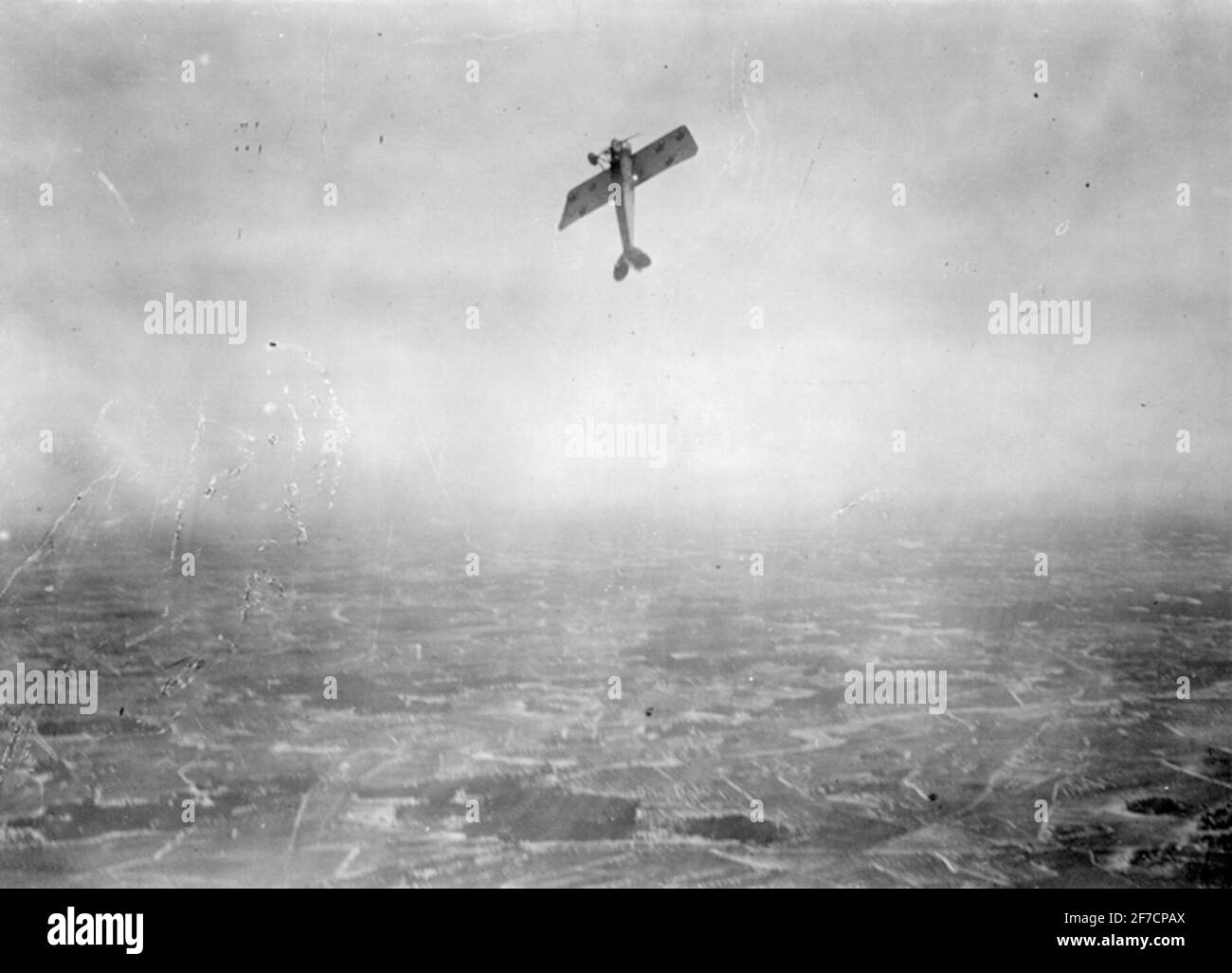 Velivolo Thulin nell'aereo Thulin K nell'aria. Passo dritto verso l'alto. Foto Stock