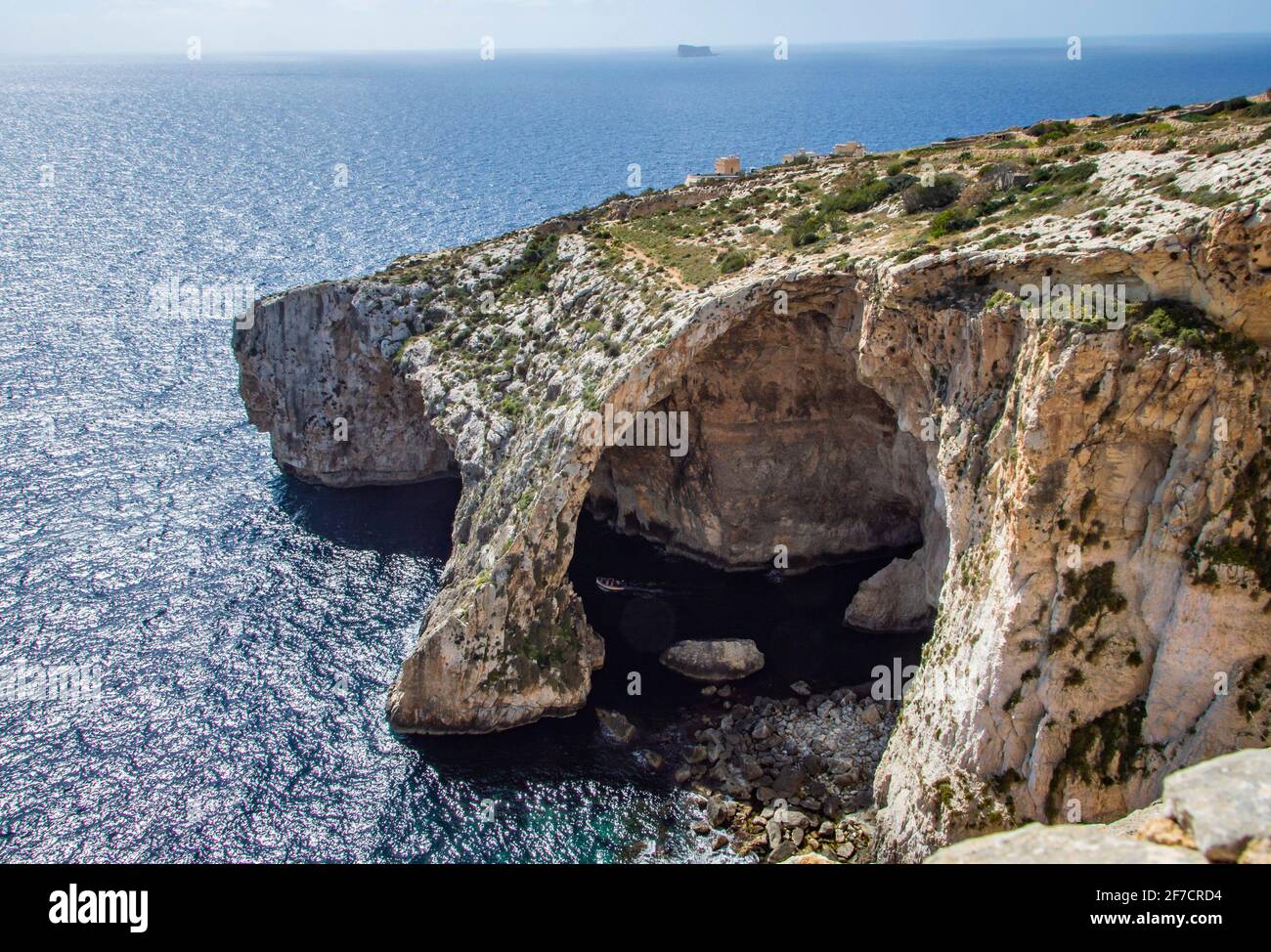 Grotta Azzurra di Malta in un giorno di sole Foto Stock