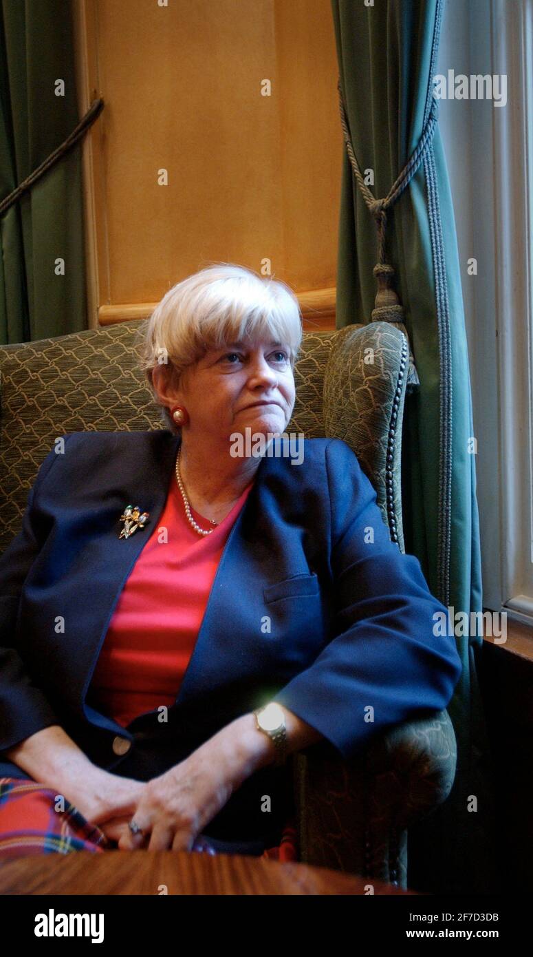 ANN WIDDECOMBE,10/1/05 PILSTON Foto Stock