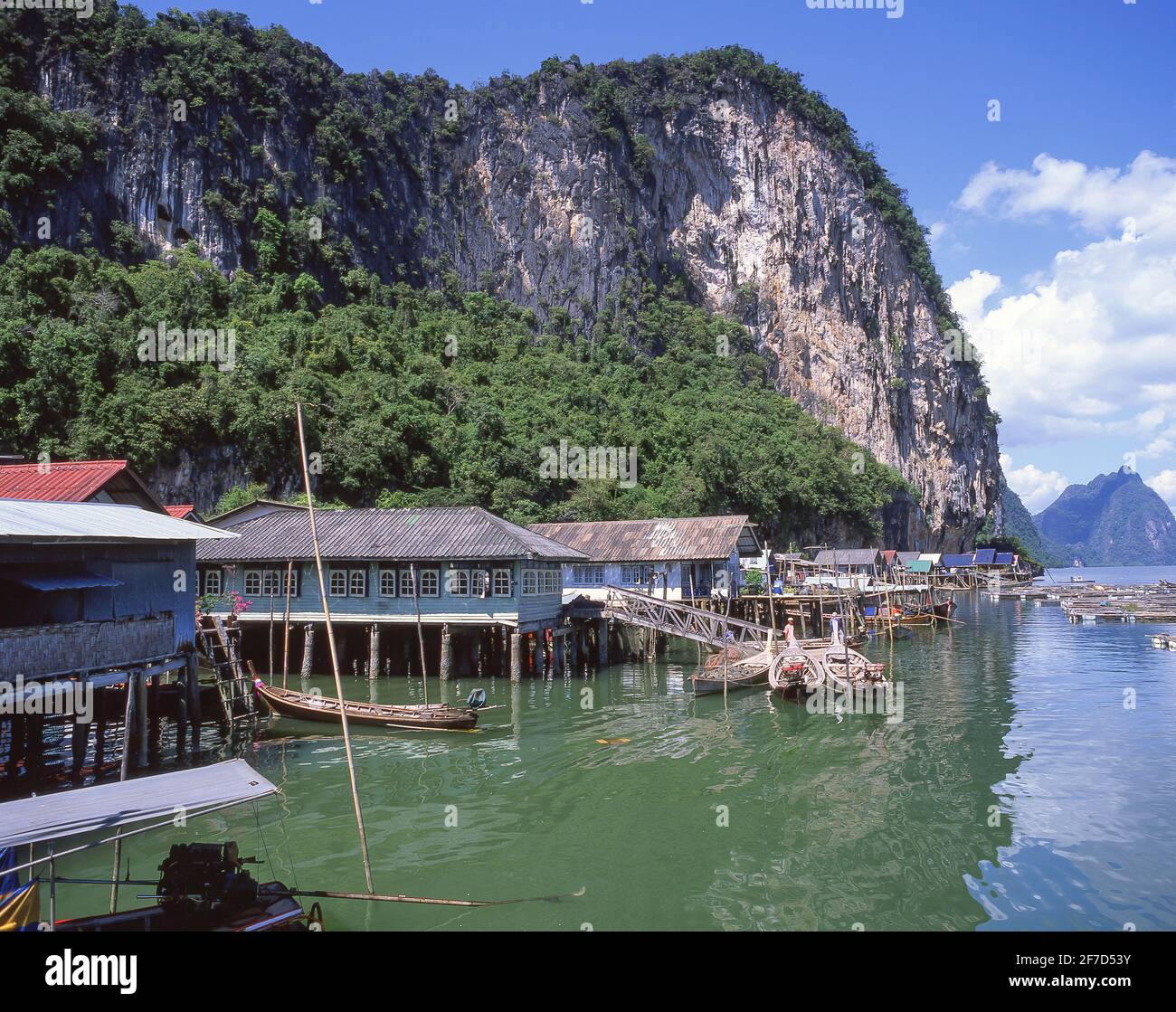 Villaggio di Pescatori sul mare-palafitte, Ko Panyi, Phang Nga Bay Marine National Park, Phang Nga, Thailandia Foto Stock