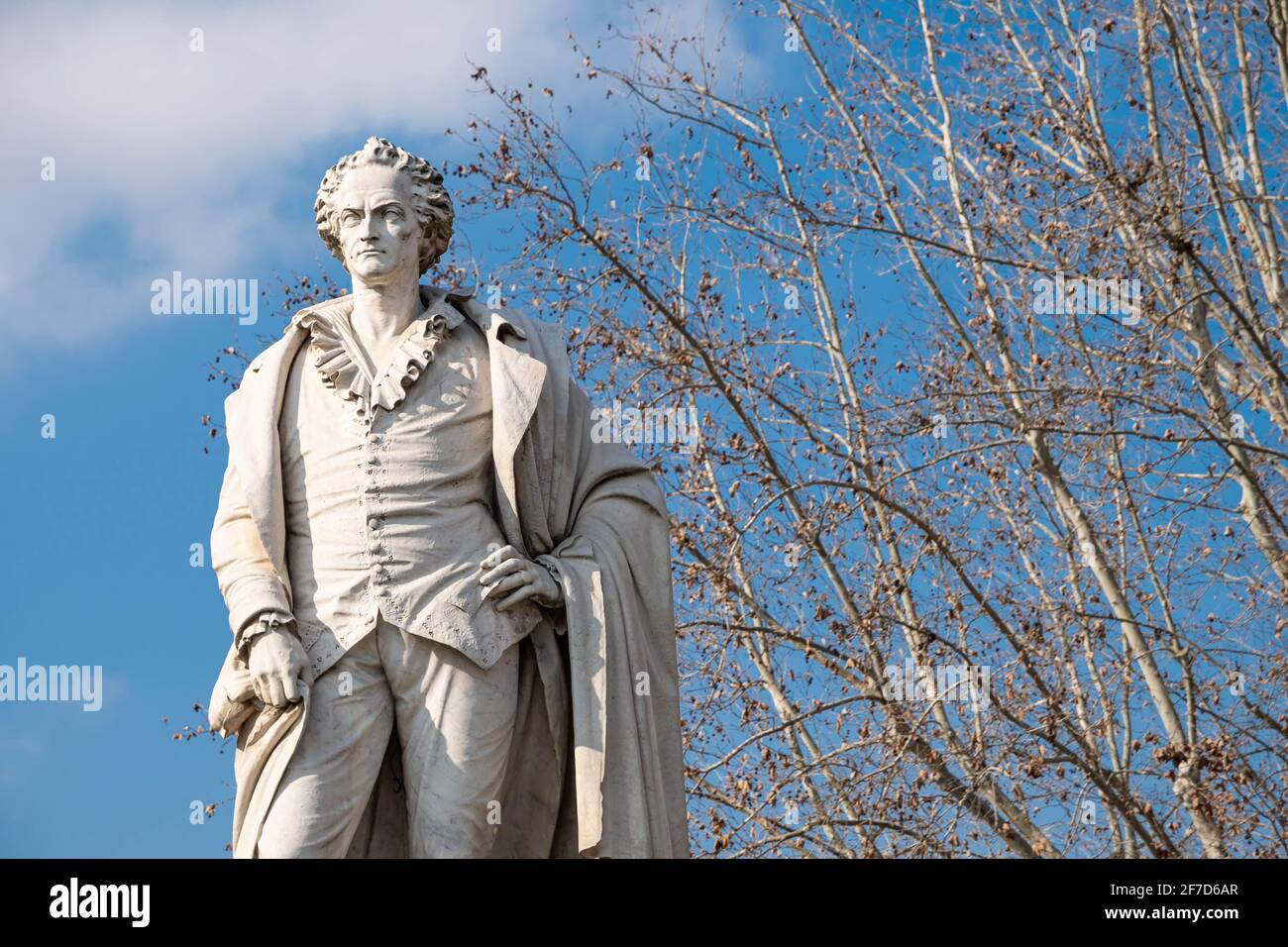 Statua in onore di Vittorio Alfieri, poeta, drammaturgo e scrittore teatrale nato ad Asti nel 1749.Asti, Piemonte, Italia. Foto Stock