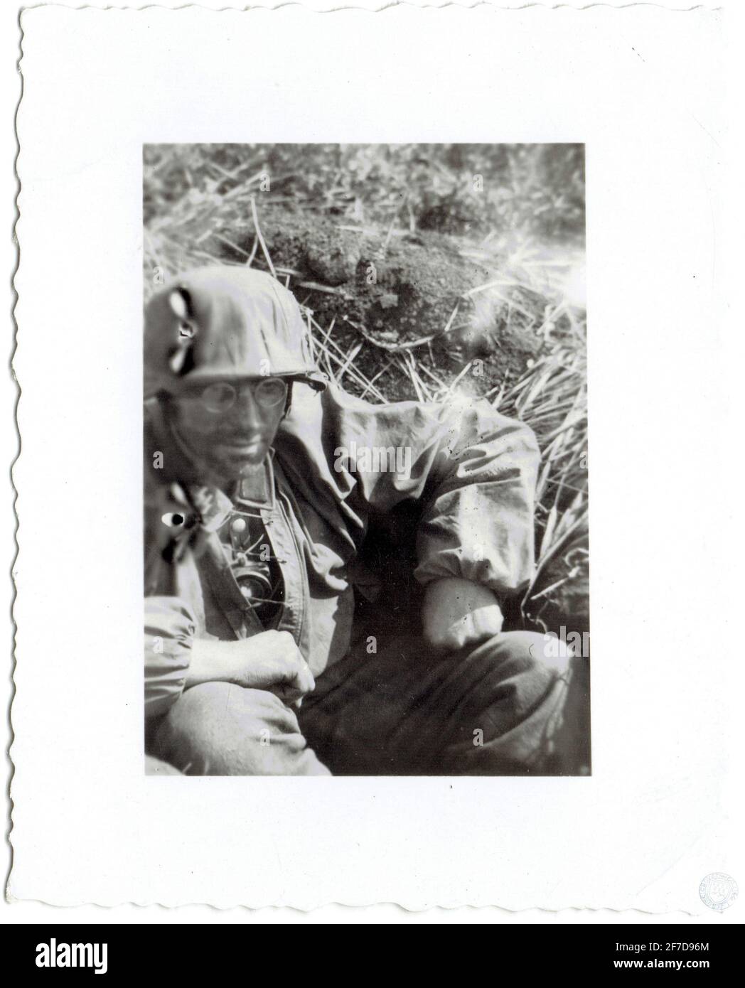 Waffen SS en tarnjacke sur le front russe Foto Stock