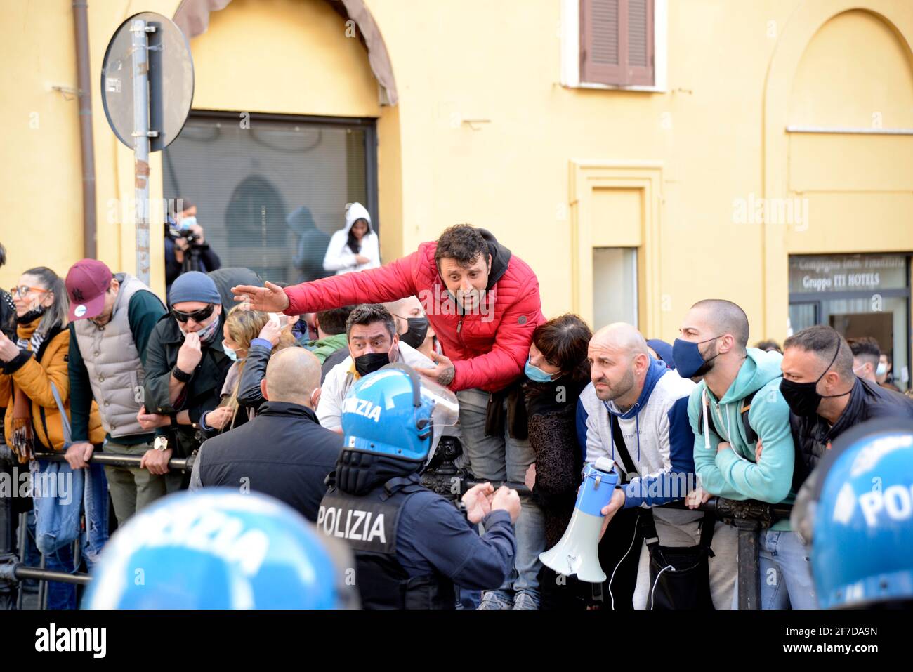 MANIFESTIONE RISTORATORI A MONTECITORIO CHE RICHIEDONO RIAPETERTURA ATTIVITA' CHIUSO PER LA PANDEMIA Foto Stock