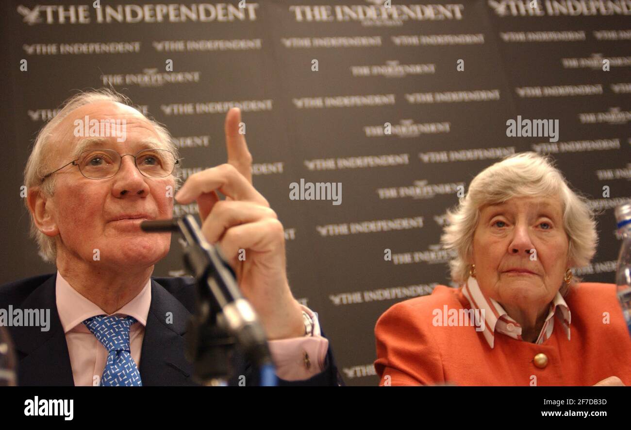 MENZIES CAMPBELL E SHIRLEY WILLIAMS AL CONFINE INDY A BOURNMOUTH. 20/9/04 PILSTON Foto Stock