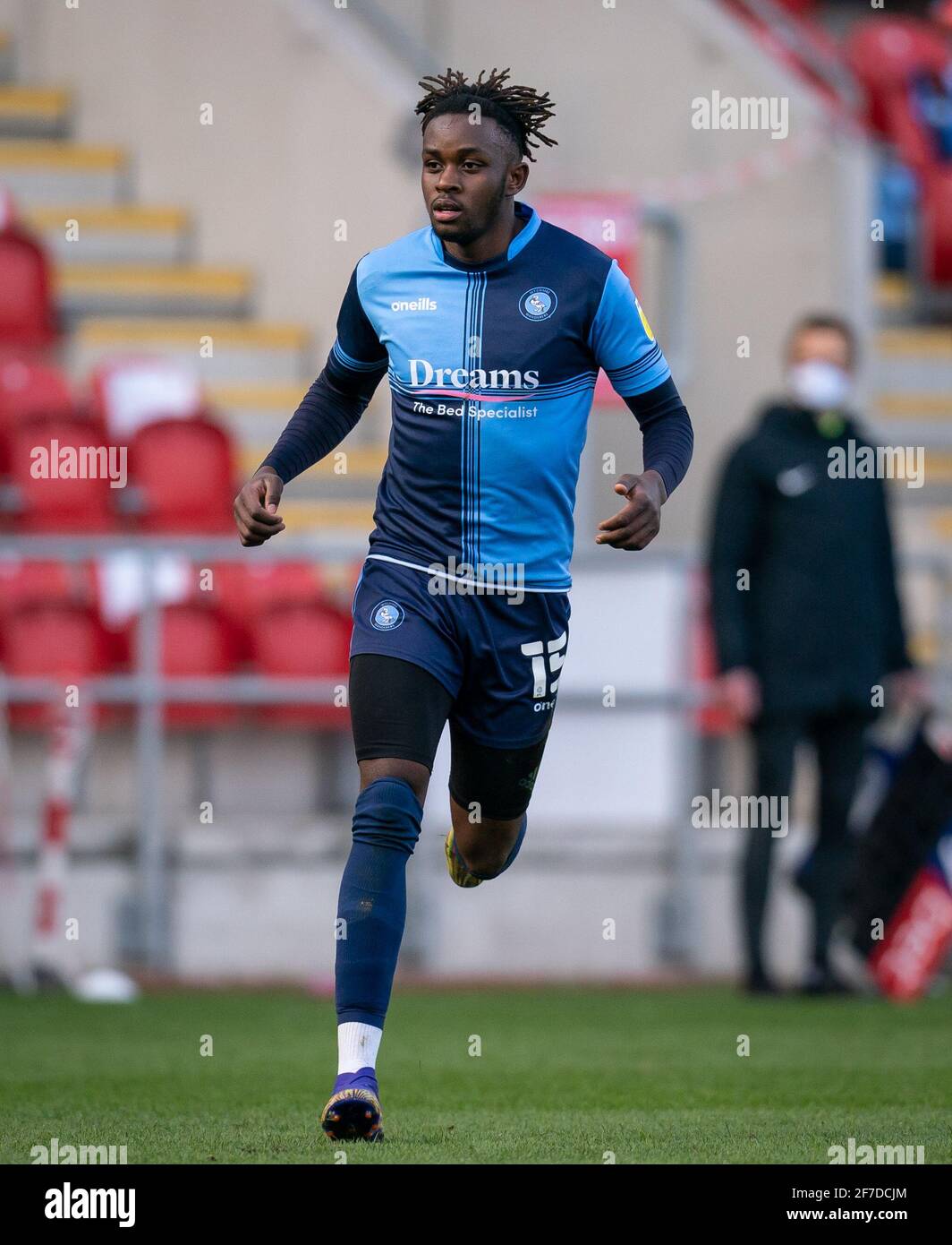Rotherham, Regno Unito. 05 aprile 2021. L'Ammiral Muskwe (in prestito da Leicester City) di Wycombe Wanderers durante il campionato Sky Bet dietro la partita a porte chiuse tra Rotherham United e Wycombe Wanderers al New York Stadium, Rotherham, Inghilterra, il 5 aprile 2021. Foto di Andy Rowland. Credit: Prime Media Images/Alamy Live News Foto Stock
