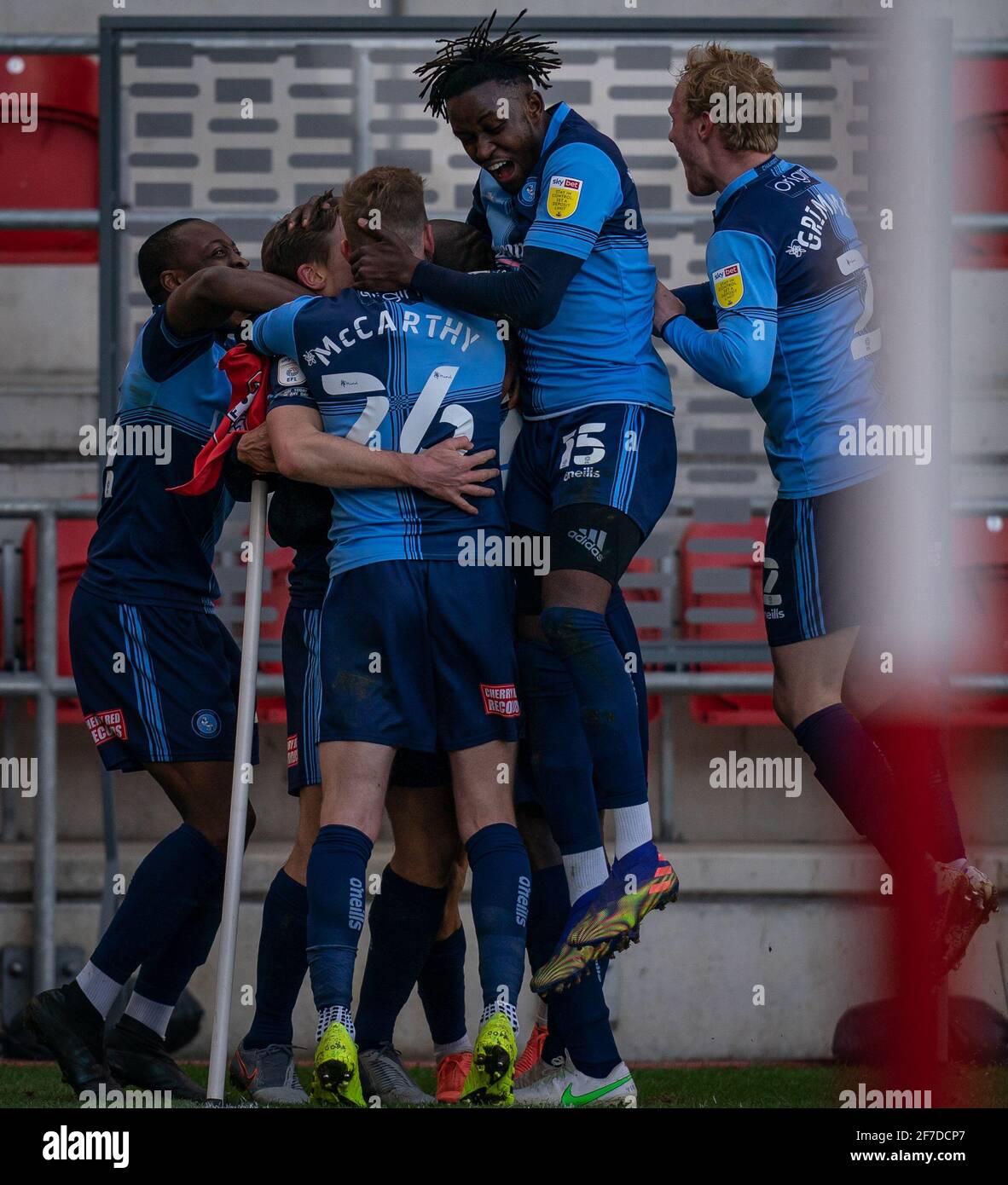 Rotherham, Regno Unito. 05 aprile 2021. Festeggiamenti dopo David Wheeler del Wycombe Wanderers Goal lo rende 3-0 durante lo Sky Bet Championship dietro la partita a porte chiuse tra Rotherham United e Wycombe Wanderers al New York Stadium, Rotherham, Inghilterra, il 5 aprile 2021. Foto di Andy Rowland. Credit: Prime Media Images/Alamy Live News Foto Stock