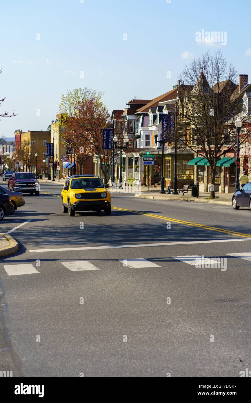 Ephrata, Pennsylvania, USA - 4 aprile 2021: Main Street a Ephrata, Lancaster County, Pennsylvania. Foto Stock