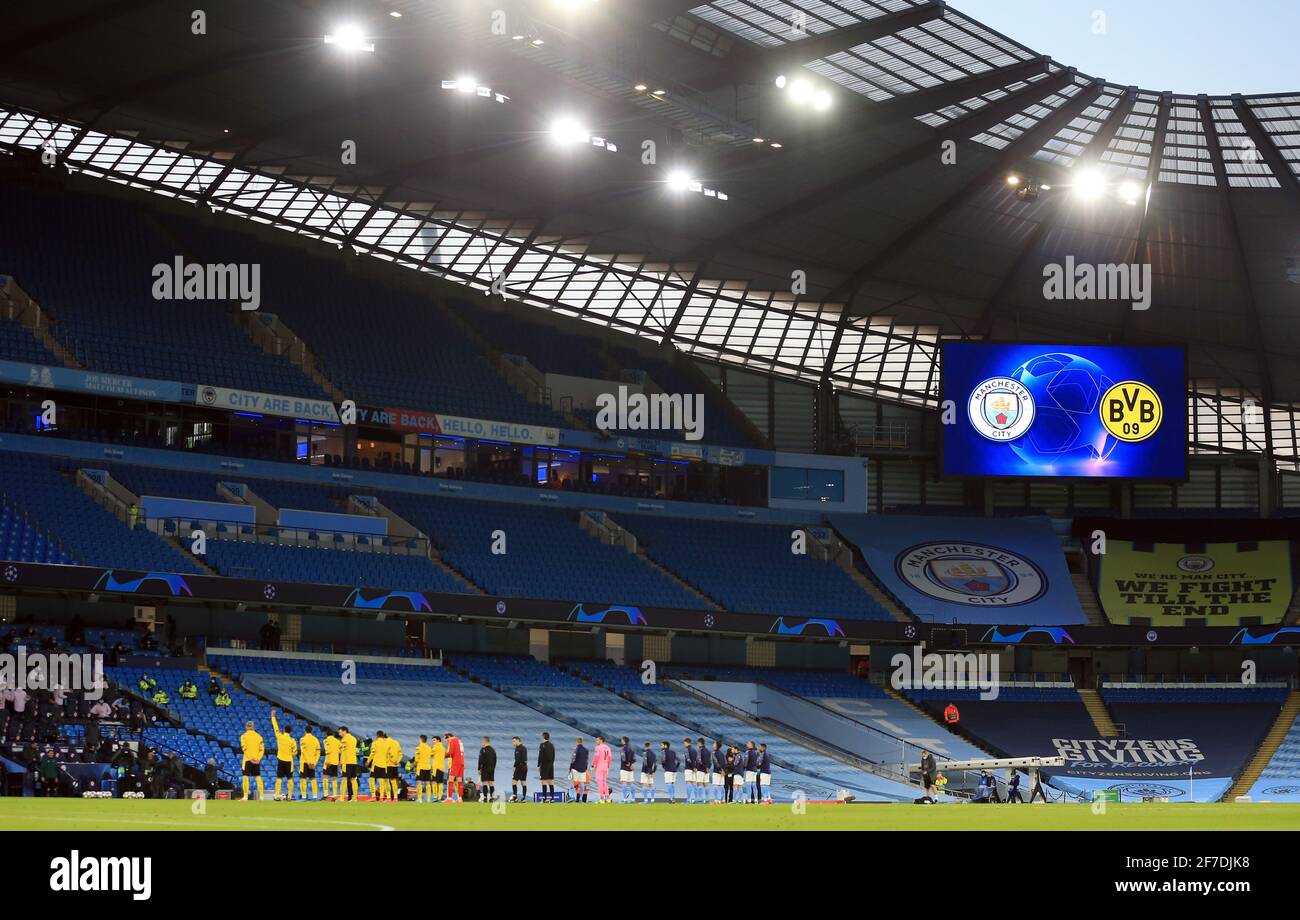 Manchester, Regno Unito. 06 Aprile 2021. Calcio: Champions League, Manchester City - Borussia Dortmund, round di knockout, quarti di finale, prima tappa all'Etihad Stadium. Le squadre si allineano prima della partita. Credit: Lindsey Parnaby/dpa/Alamy Live News Foto Stock