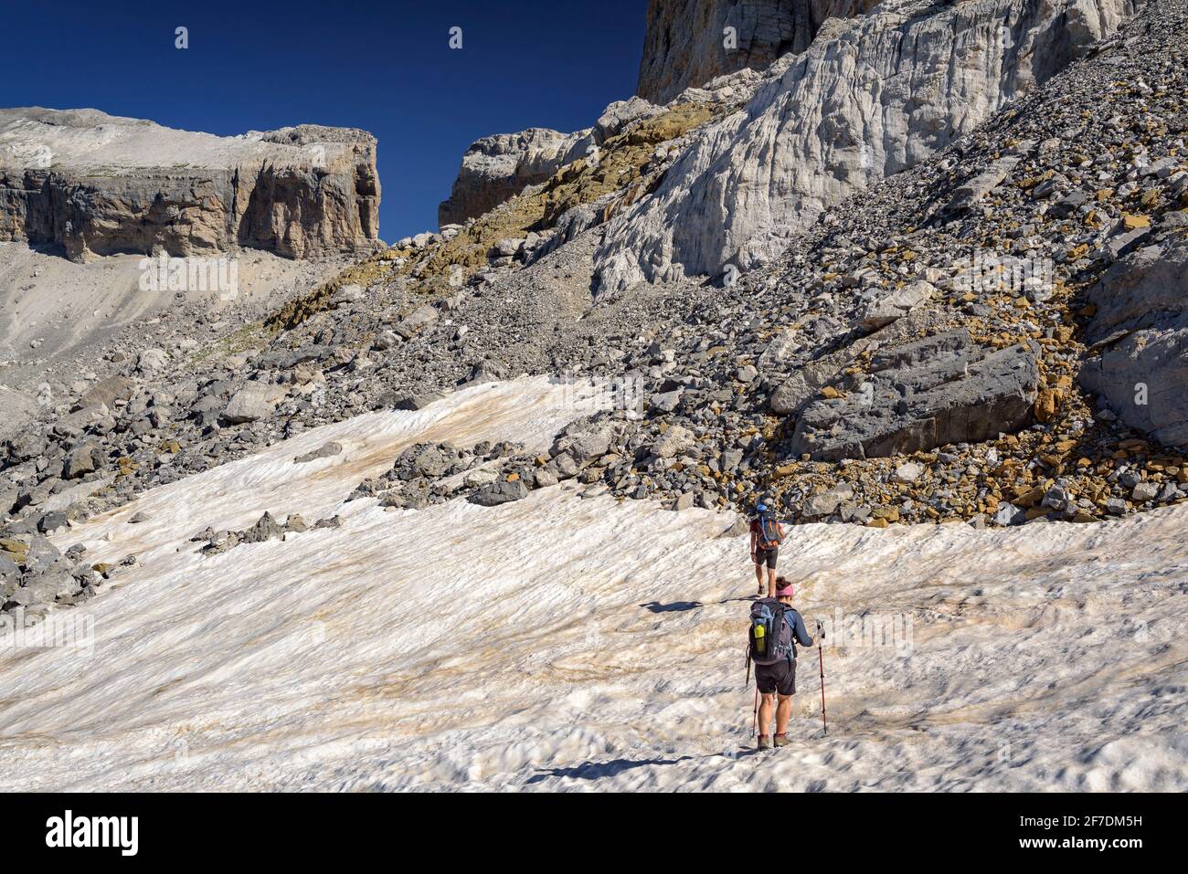 Trekking nel Parco Nazionale di Ordesa y Monte Perdido fino a Brèche de Roland (Huesca, Spagna, Pirenei) ESP: Trekking en el PN de Ordesa-Monte Perdido Foto Stock