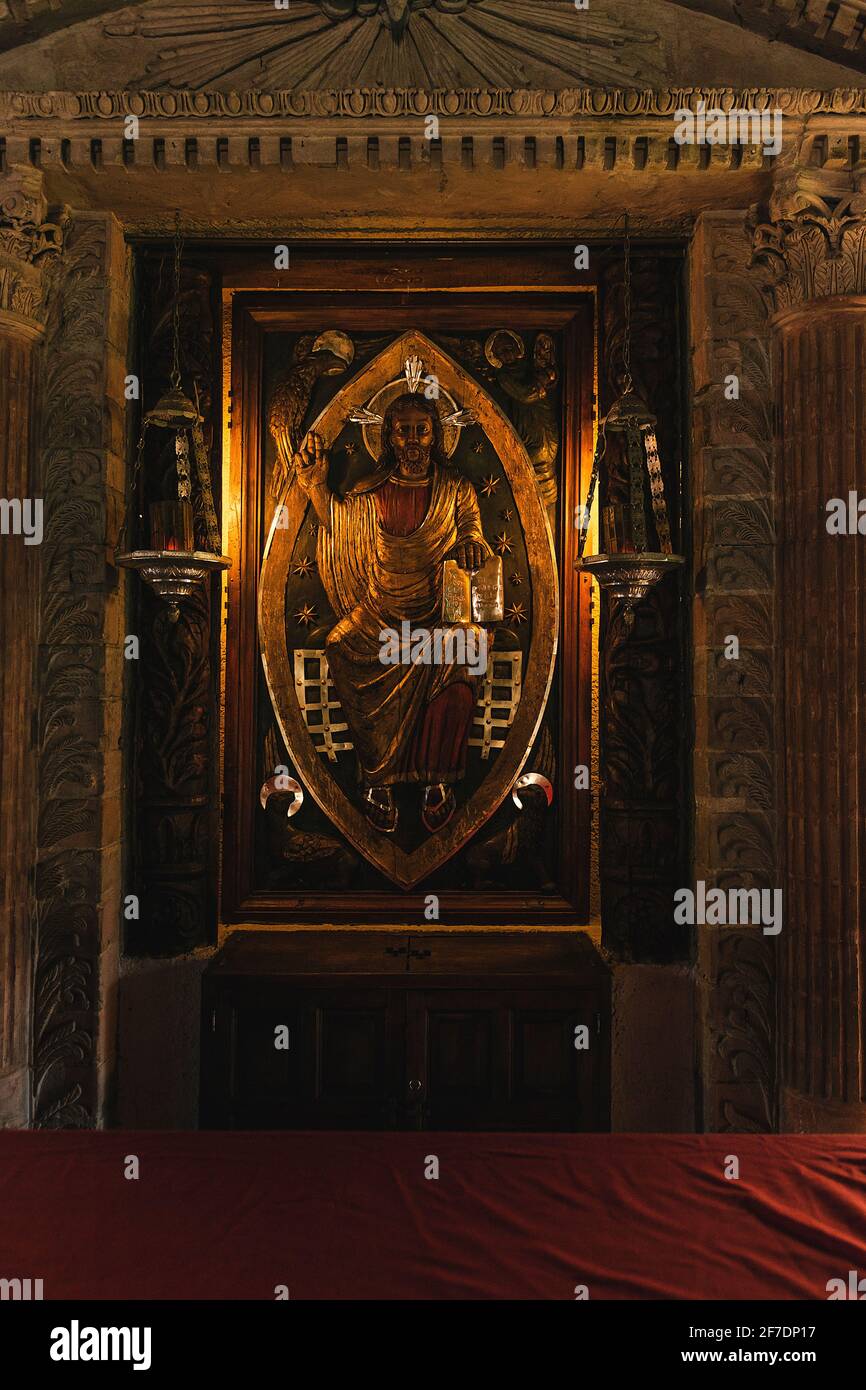 Messico, Valle de Bravo 26 marzo 2021, primo piano dell'immagine in rilievo metallico che rappresenta Gesù, un'immagine cattolica all'interno della cappella della 'Casa De Or Foto Stock