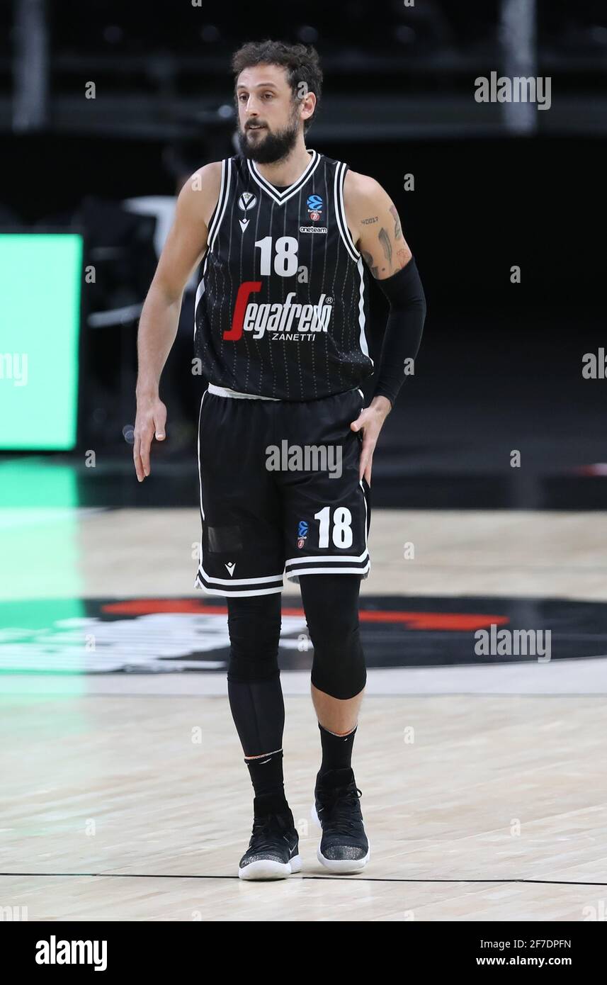 Marco Belinelli (Segafredo Virtus Bologna) durante il gioco Eurocup  baksetball Virtus Segafredo Vs Unics Kazan - Bologna, Italia, 4 aprile 2021  - photo: Corrispondente Bologna / LM Foto stock - Alamy