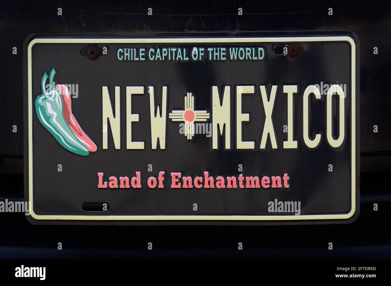 Una targa anteriore di novità su un'auto a Santa Fe, New Mexico, la capitale del Cile del mondo. Foto Stock