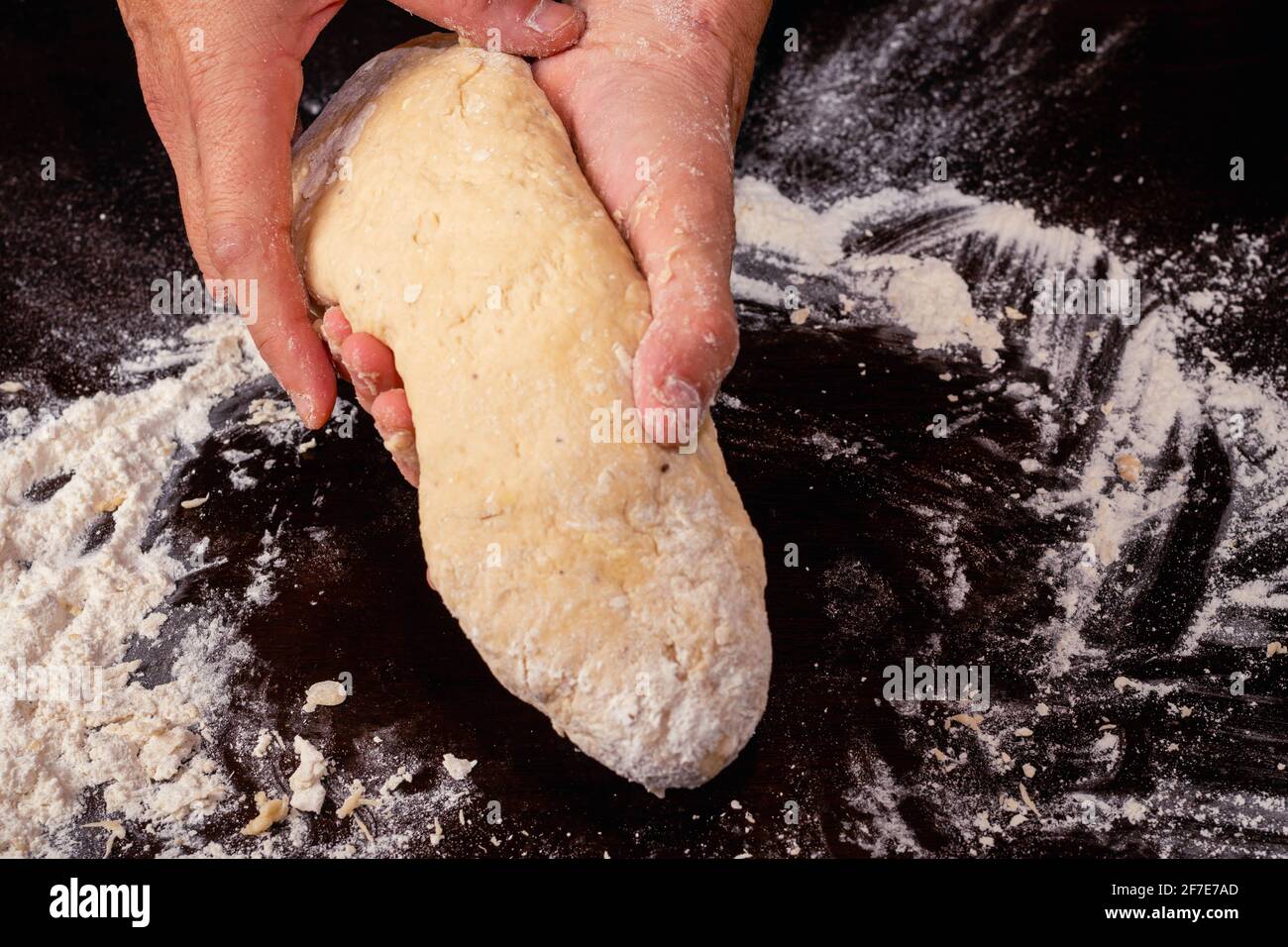 mano amasando masa para pasta Foto Stock