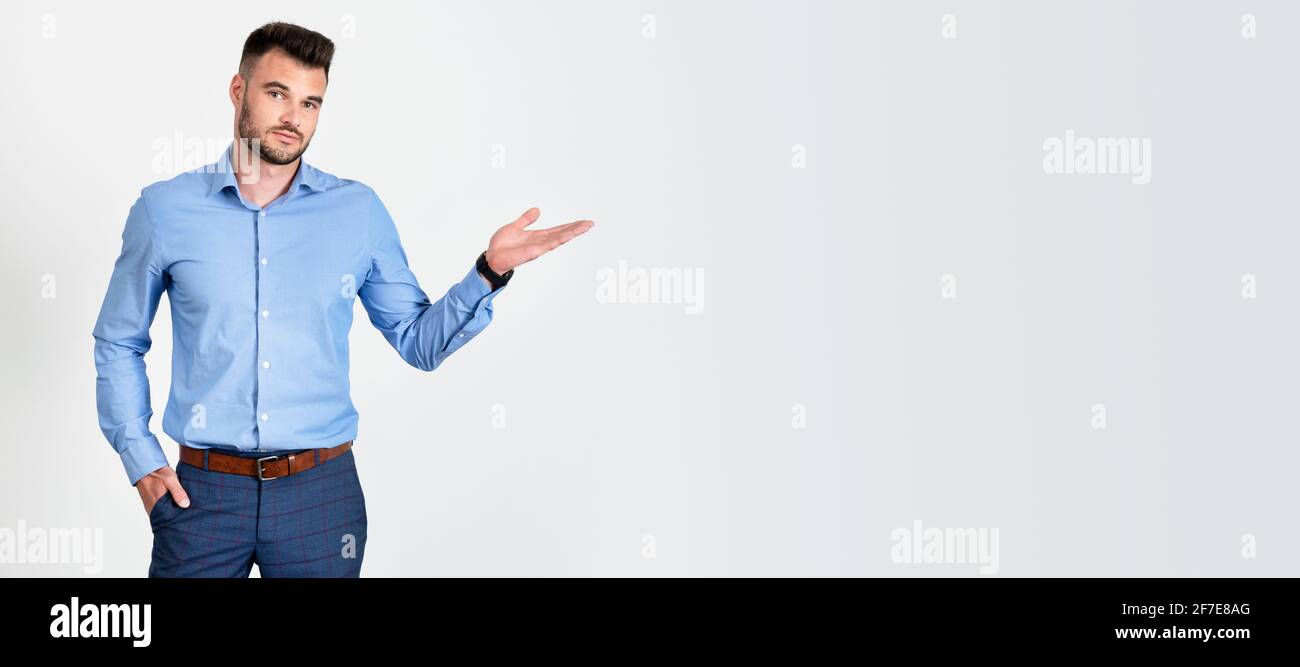 Uomo d'affari, professionista, studio girato con copy space sfondo Foto Stock